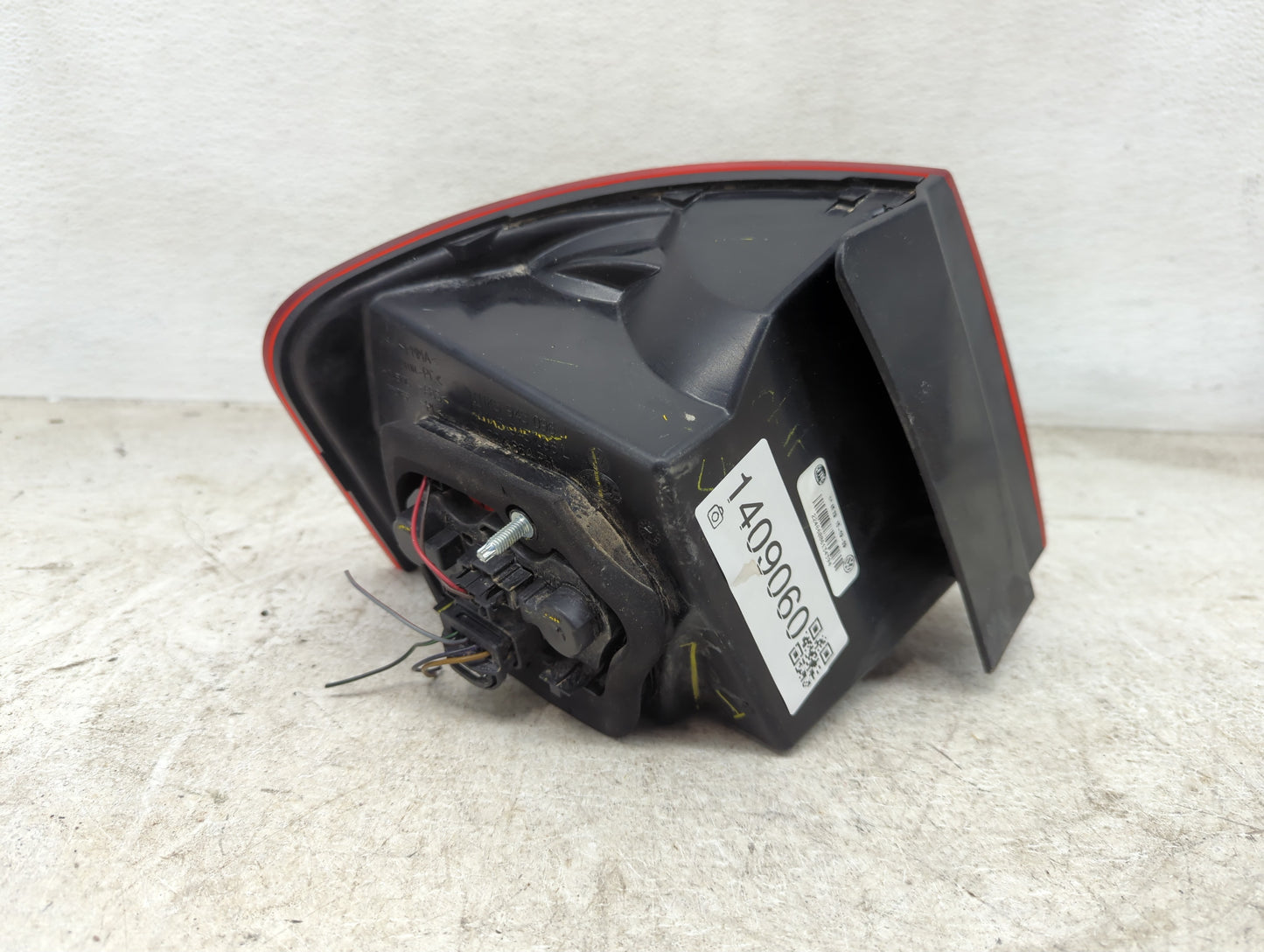 2008-2010 Volkswagen Jetta Tail Light Assembly Passenger Right OEM P/N:1K5 945 096 Fits Fits 2008 2009 2010 OEM Used Auto Pa