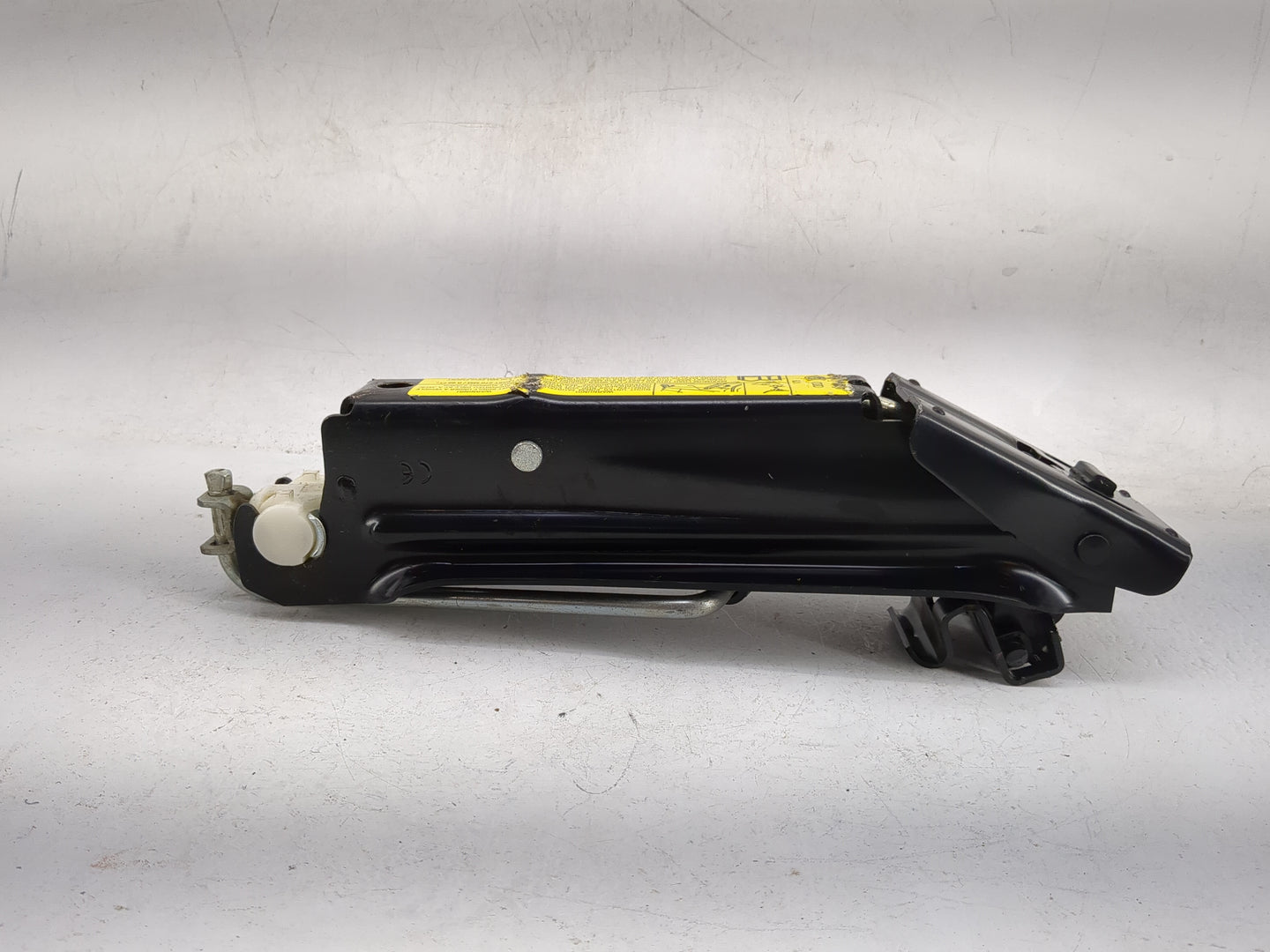 2010 Volkswagen Jetta Spare Scissor Car Jack - Oemusedautoparts1.com
