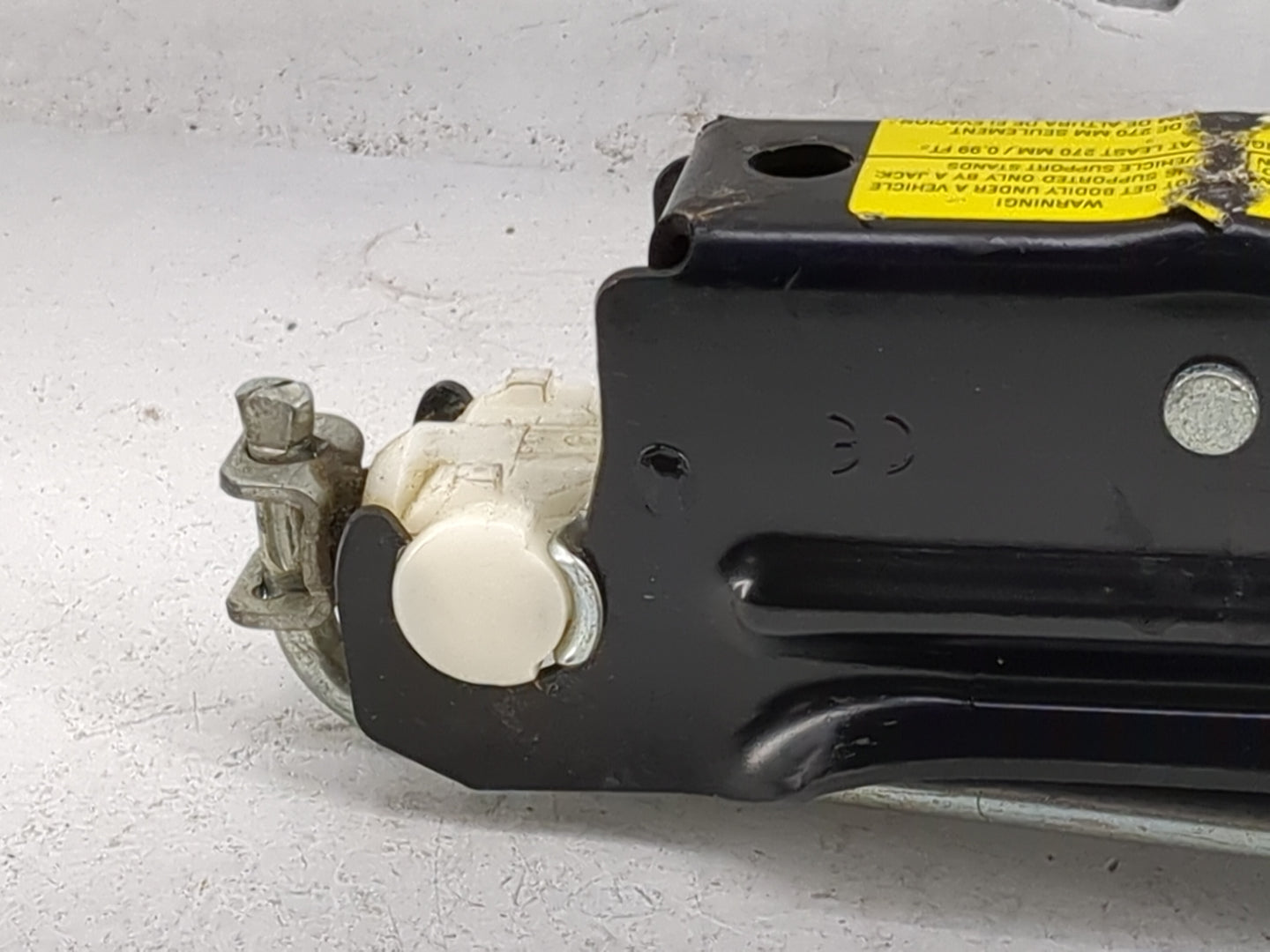 2010 Volkswagen Jetta Spare Scissor Car Jack - Oemusedautoparts1.com