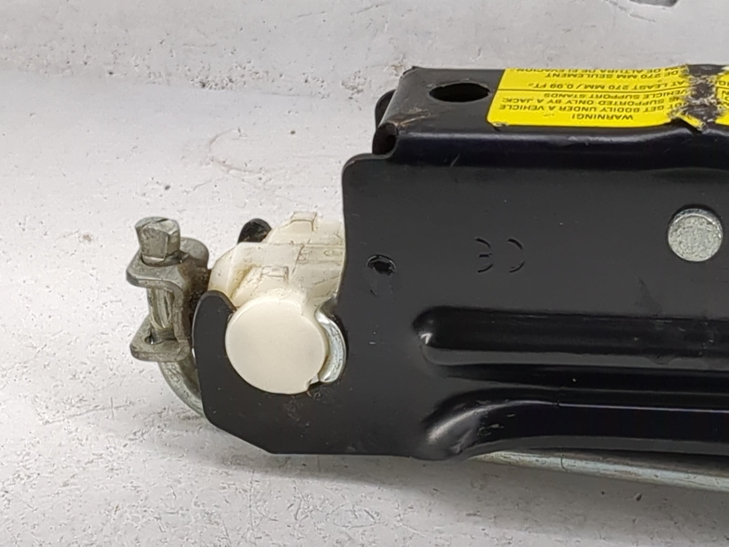 2010 Volkswagen Jetta Spare Scissor Car Jack - Oemusedautoparts1.com