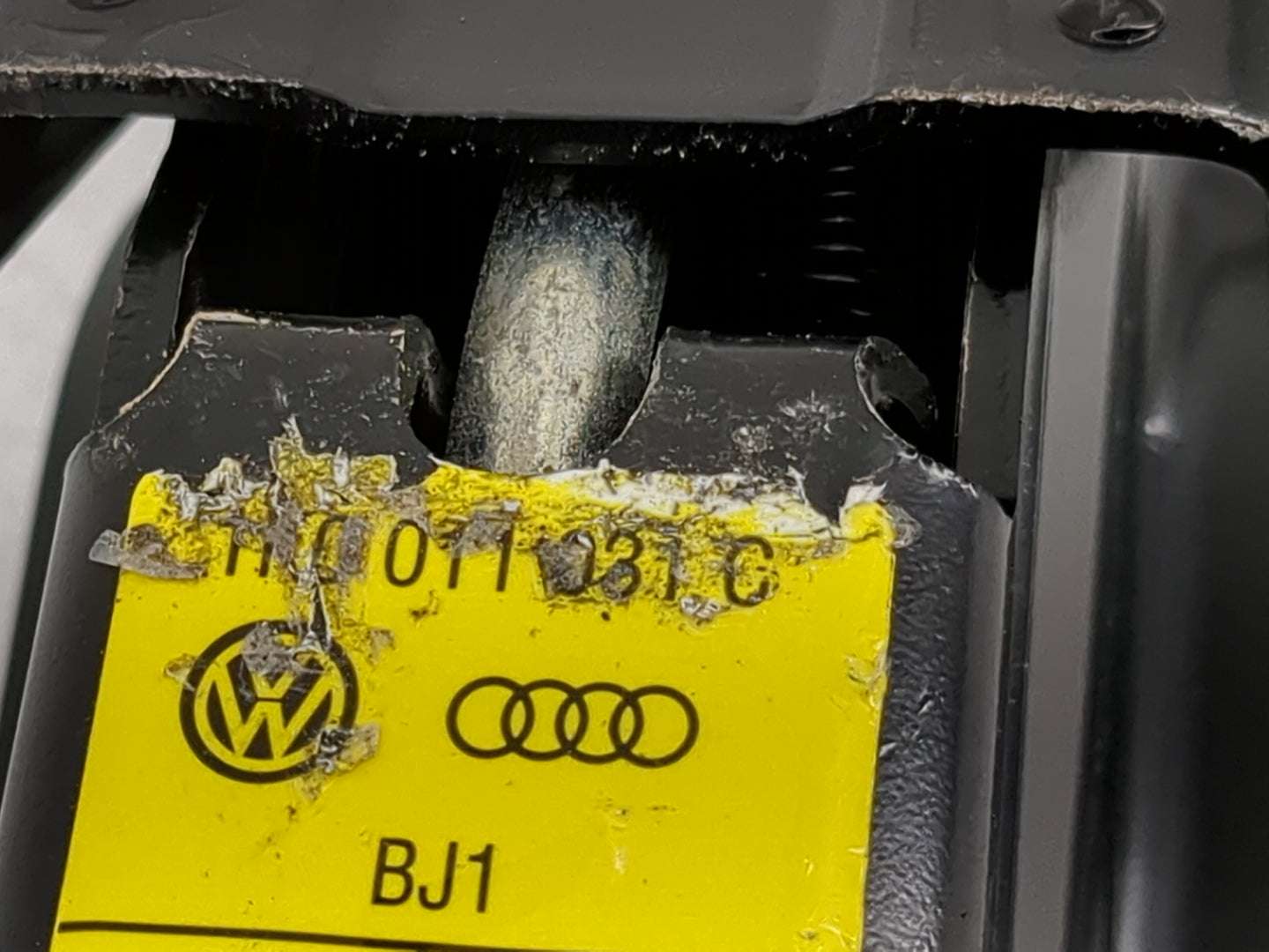 2010 Volkswagen Jetta Spare Scissor Car Jack - Oemusedautoparts1.com