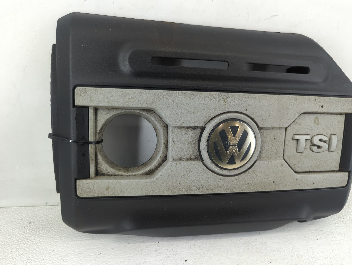 2010 Volkswagen Jetta Engine Cover - Oemusedautoparts1.com
