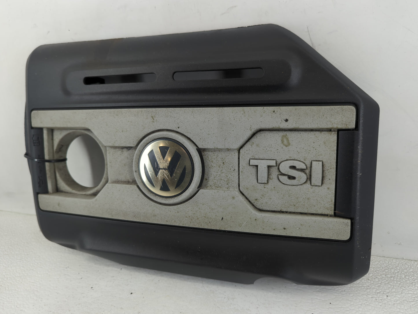 2010 Volkswagen Jetta Engine Cover - Oemusedautoparts1.com