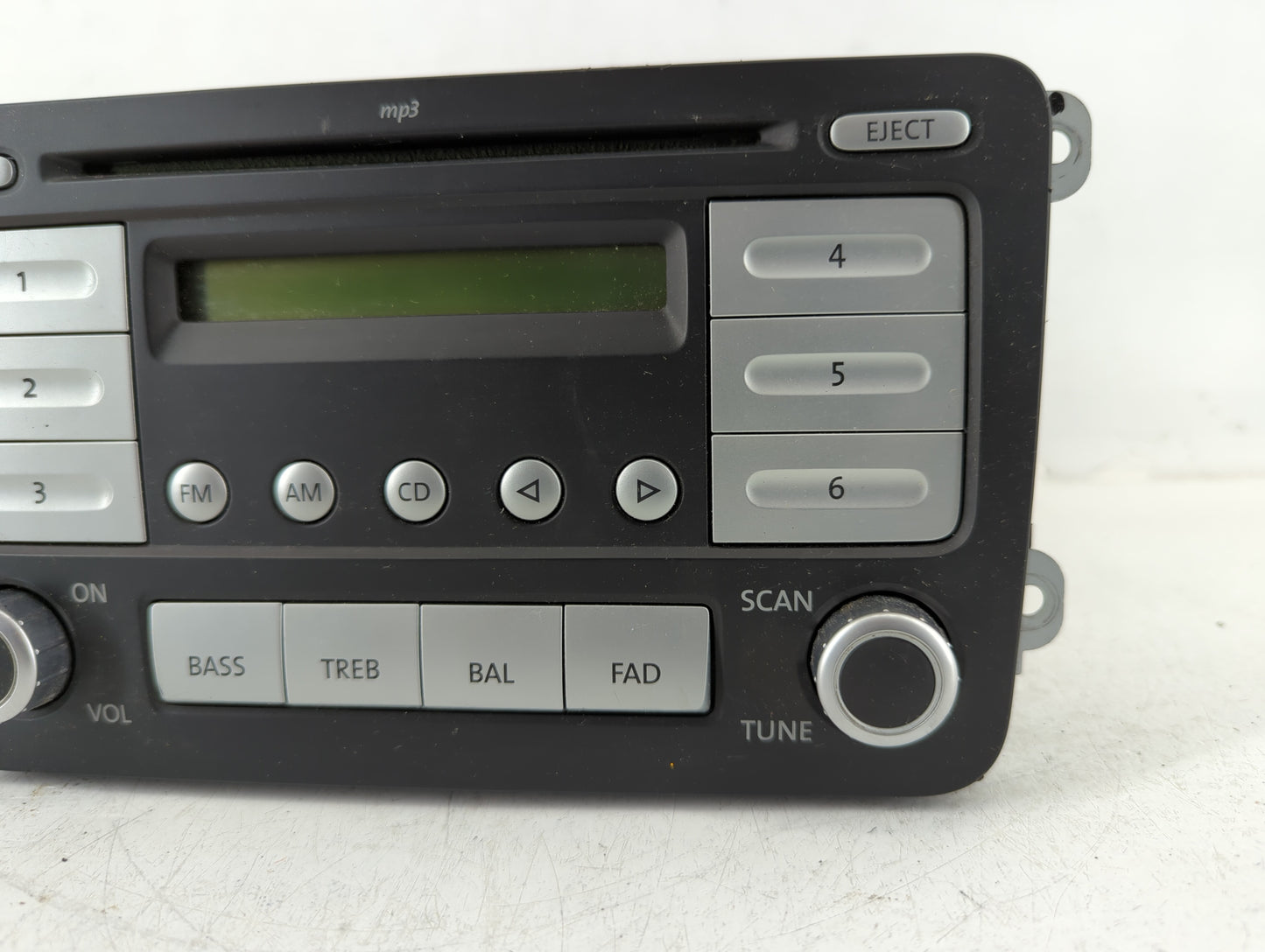 2010-2010 Volkswagen Jetta Am Fm Cd Player Radio Receiver - Oemusedautoparts1.com