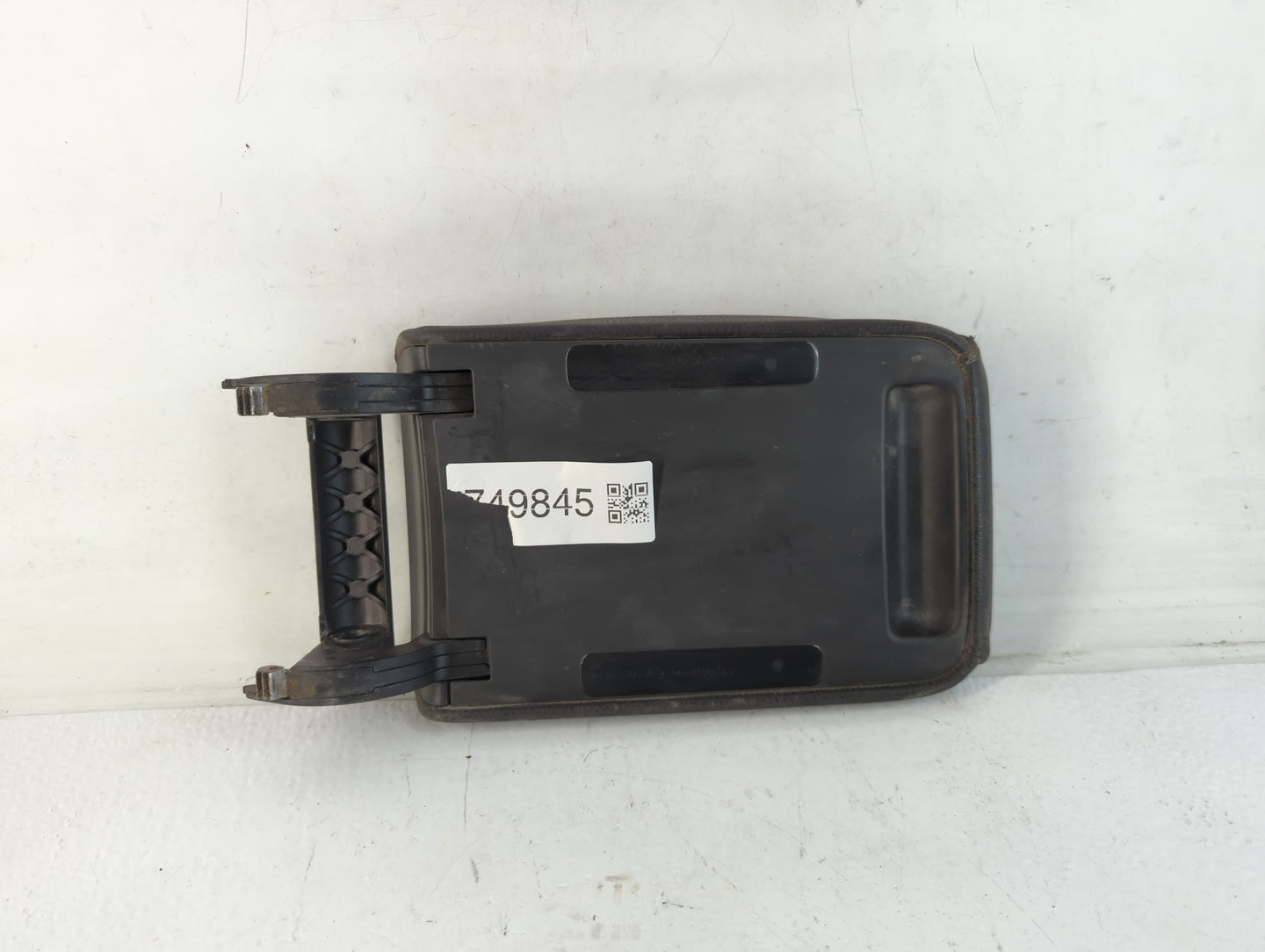 2010 Volkswagen Jetta Center Console Armrest Cover Lid Fits OEM Used Auto Parts - Oemusedautoparts1.com