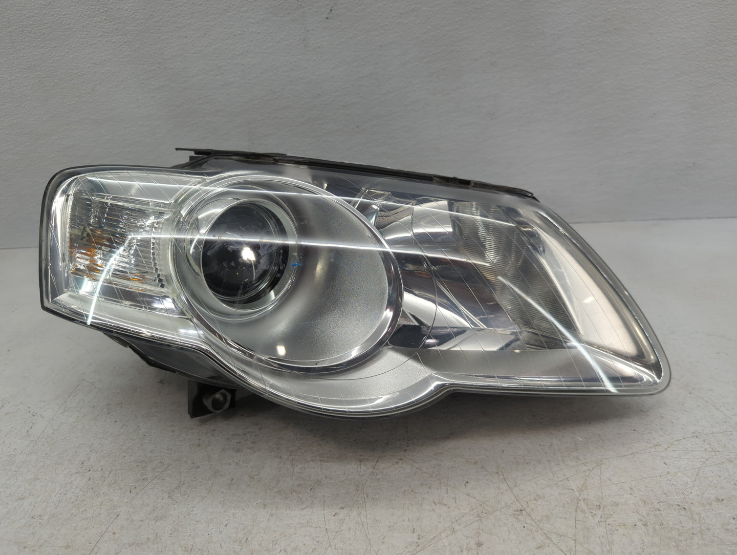 2008 Volkswagen Passat Passenger Right Oem Head Light Headlight Lamp - Oemusedautoparts1.com