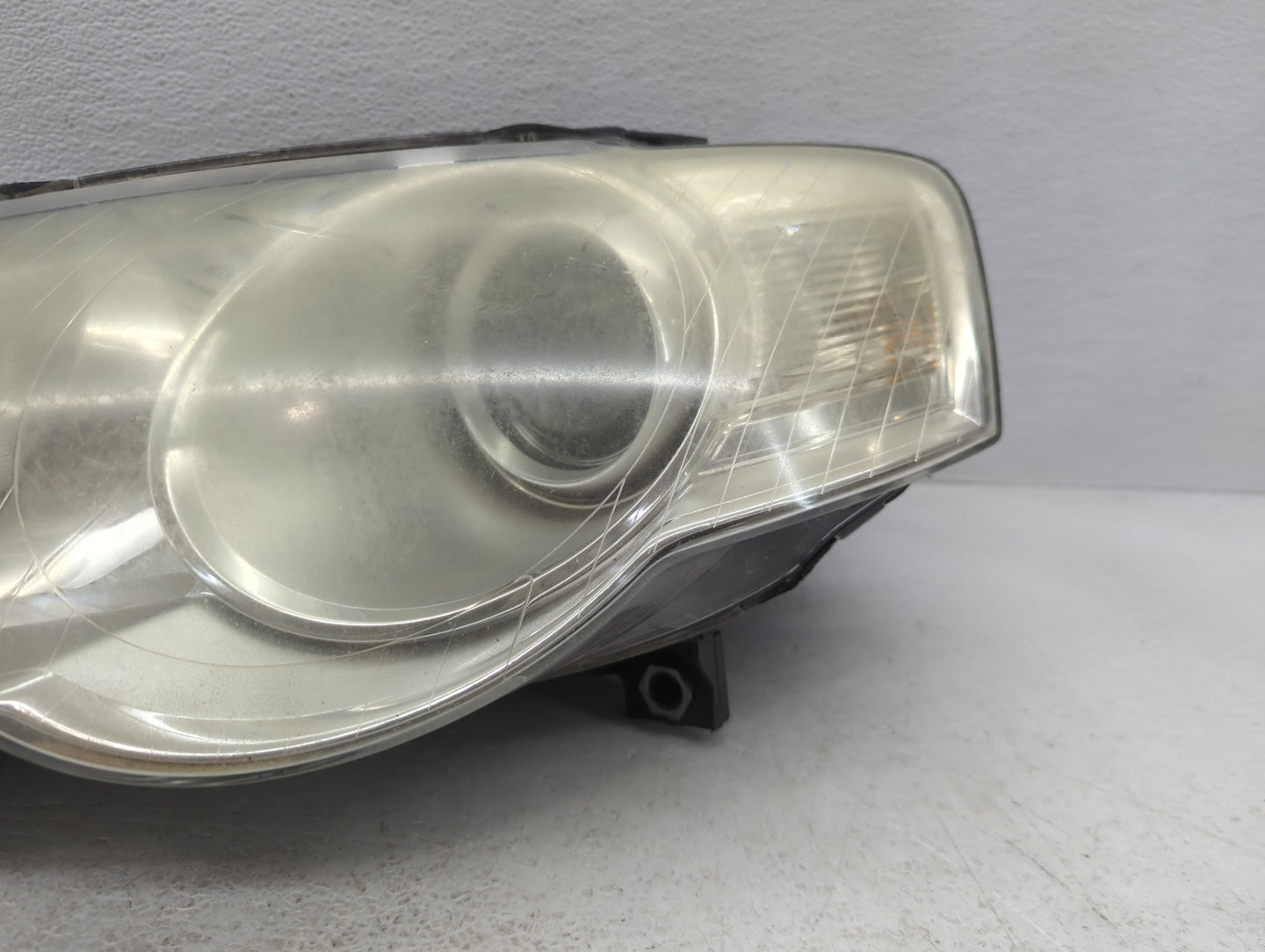 2008-2010 Volkswagen Passat Driver Left Oem Head Light Headlight Lamp - Oemusedautoparts1.com