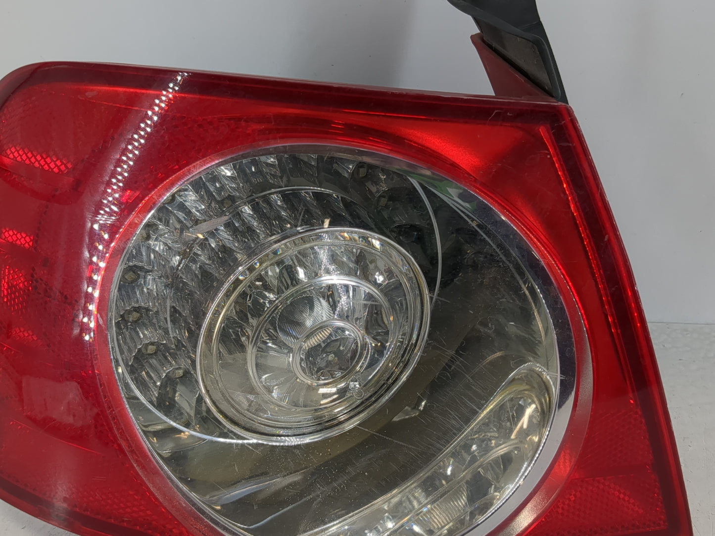 2008-2010 Volkswagen Passat Tail Light Assembly Driver Left OEM P/N:3C5 945 095 Fits Fits 2008 2009 2010 OEM Used Auto Parts