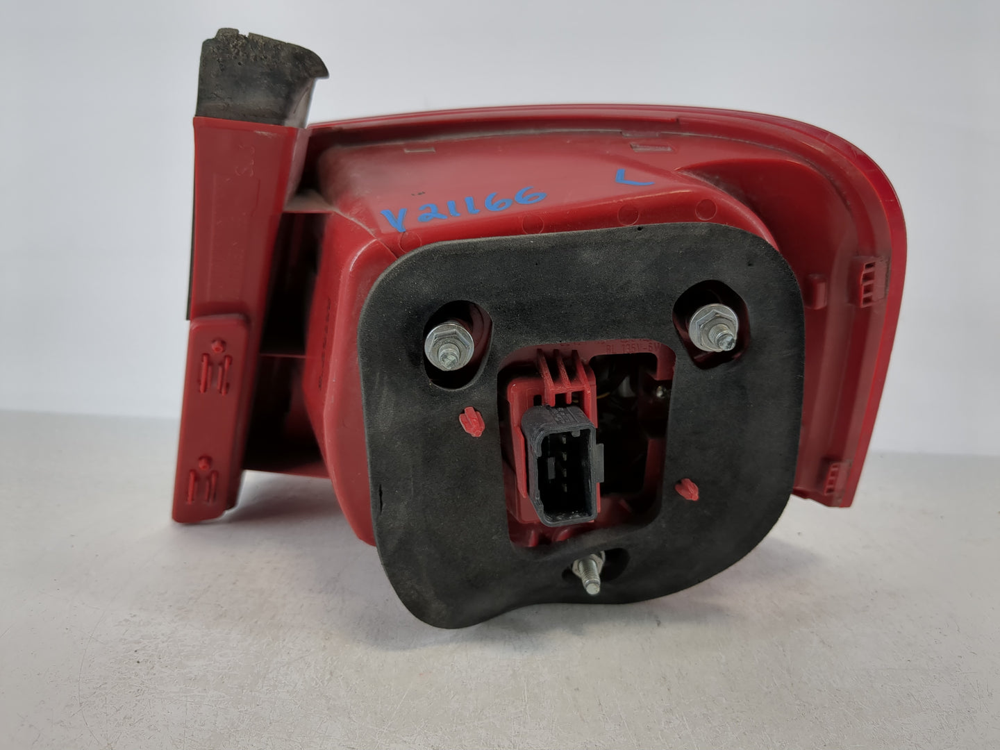 2008-2010 Volkswagen Passat Tail Light Assembly Driver Left OEM P/N:3C5 945 095 Fits Fits 2008 2009 2010 OEM Used Auto Parts