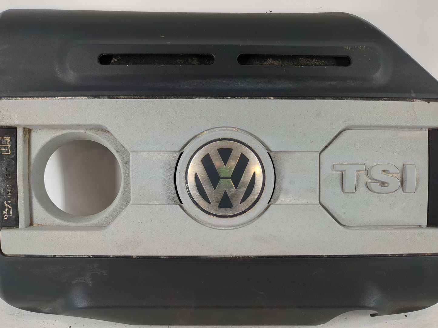 2010 Volkswagen Passat Engine Cover - Oemusedautoparts1.com