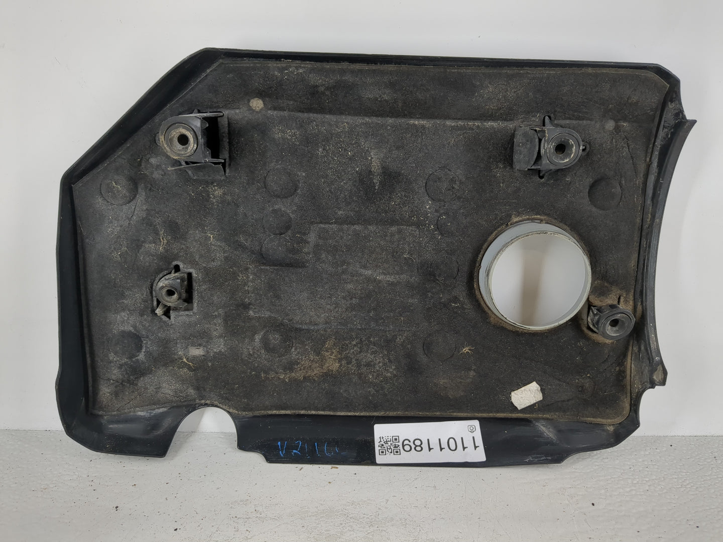 2010 Volkswagen Passat Engine Cover - Oemusedautoparts1.com