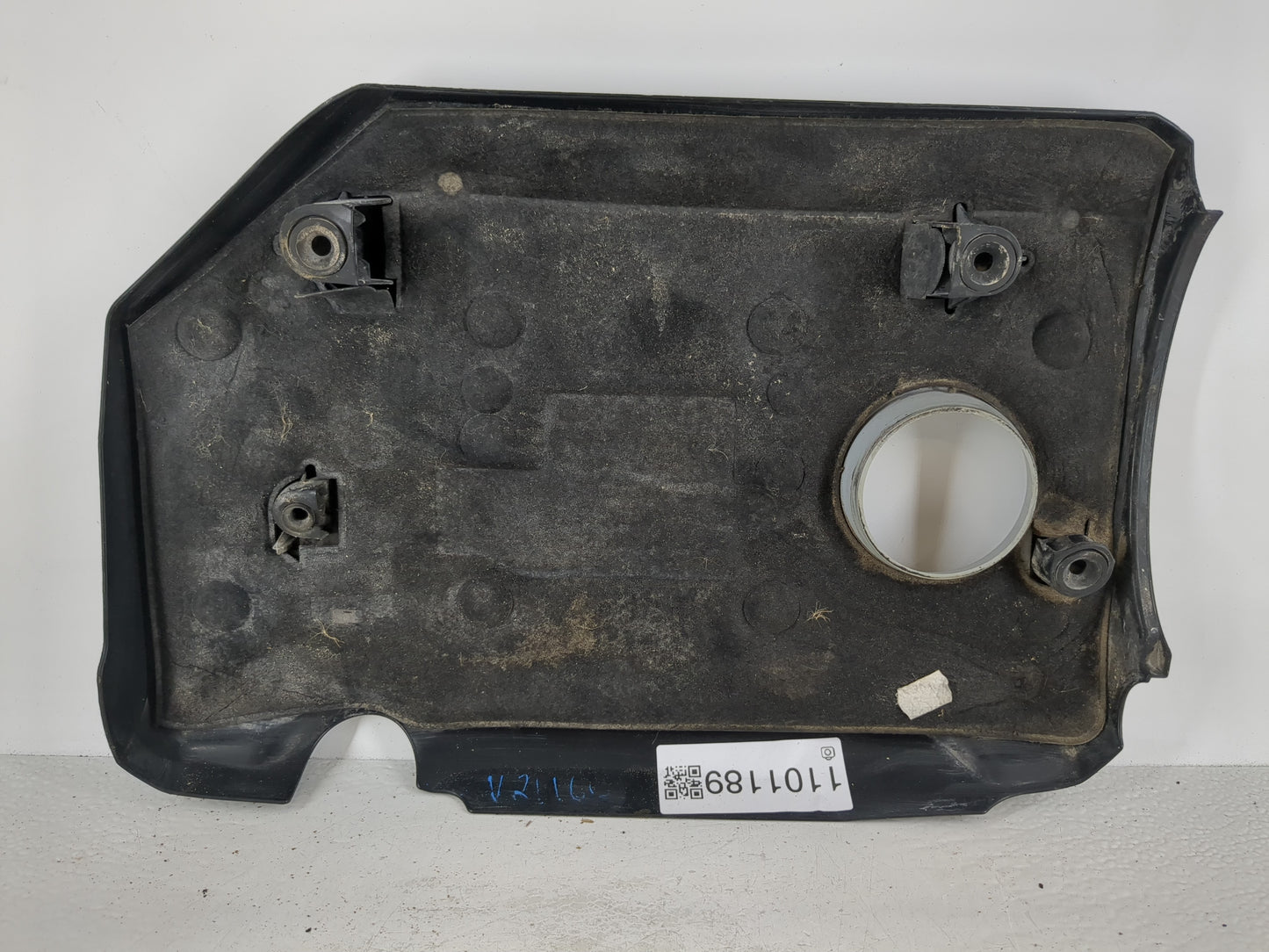 2010 Volkswagen Passat Engine Cover - Oemusedautoparts1.com
