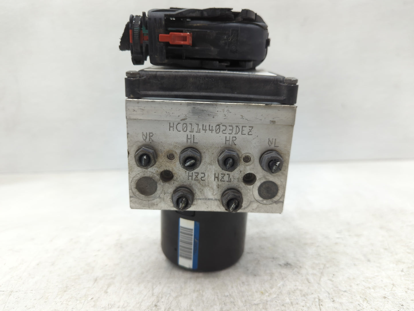 2009-2010 Volkswagen Passat ABS Pump Control Module Replacement P/N:3C0 614 109 AF Fits Fits 2009 2010 OEM Used Auto Parts -