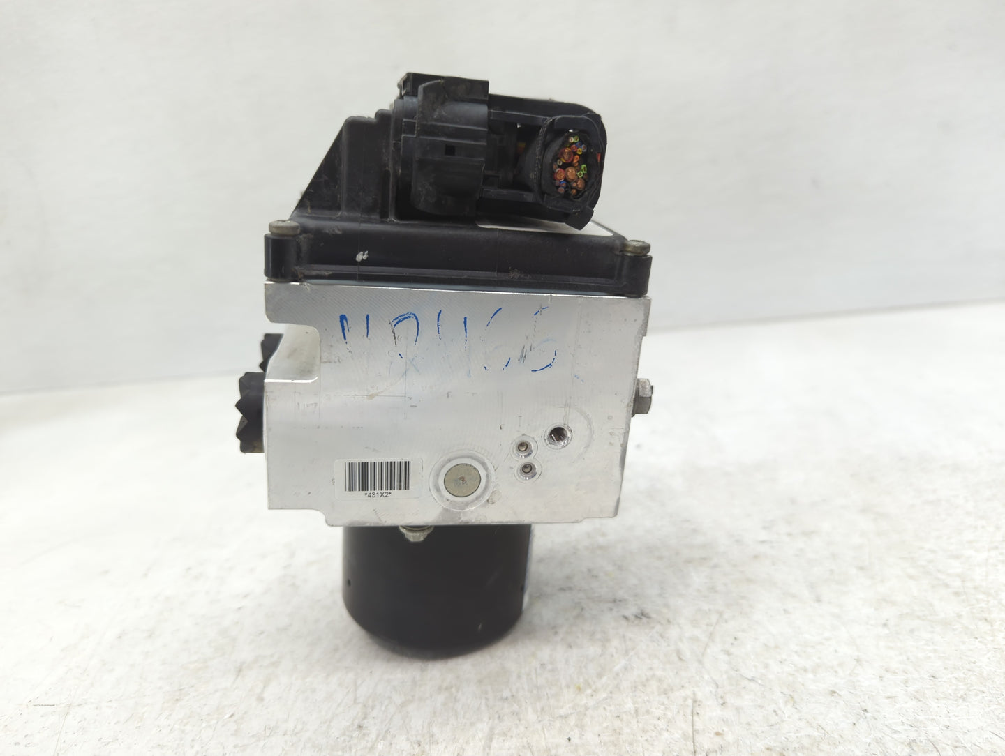 2009-2010 Volkswagen Passat ABS Pump Control Module Replacement P/N:3C0 614 109 AF Fits Fits 2009 2010 OEM Used Auto Parts -