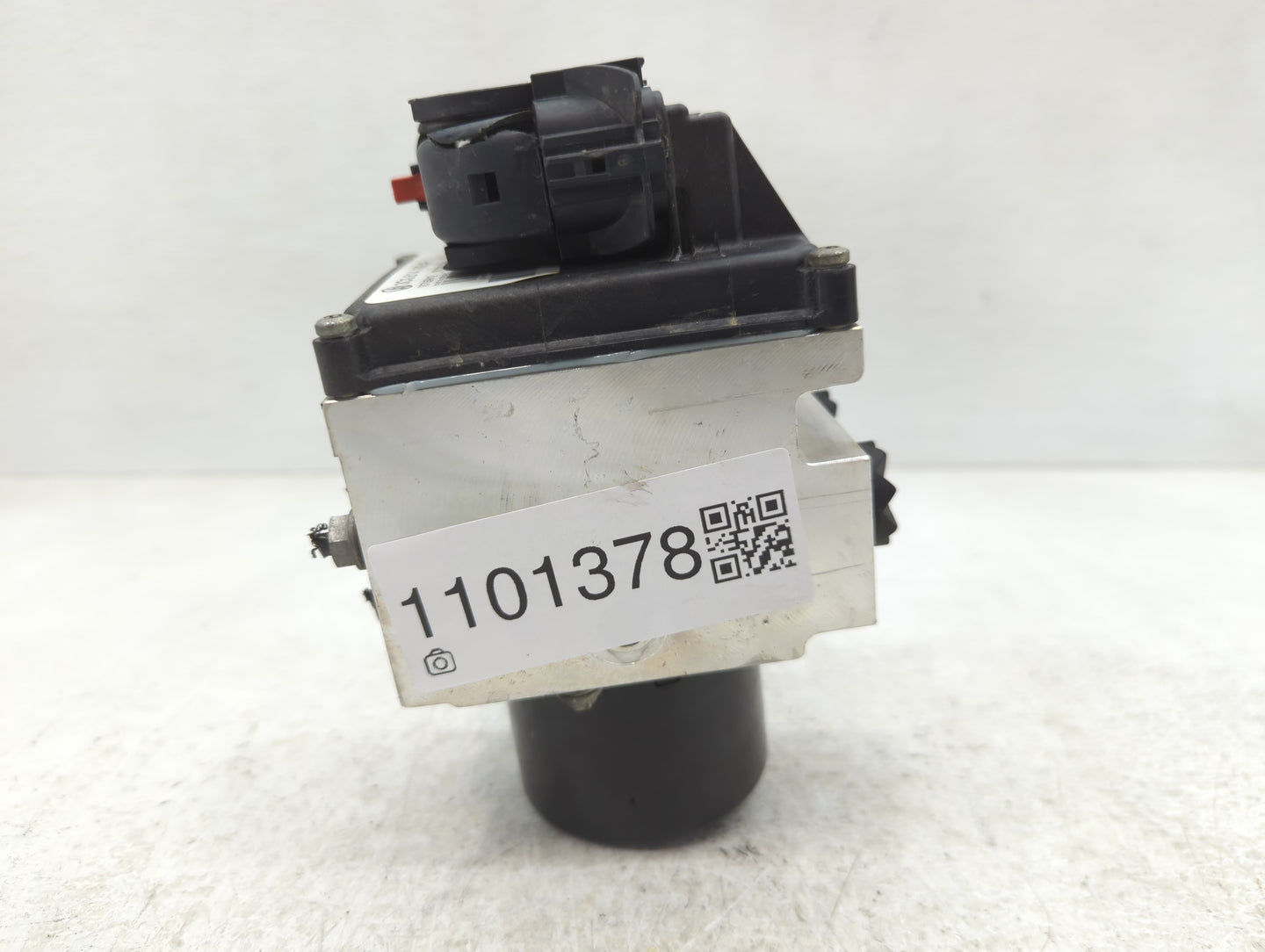 2009-2010 Volkswagen Passat ABS Pump Control Module Replacement P/N:3C0 614 109 AF Fits Fits 2009 2010 OEM Used Auto Parts -