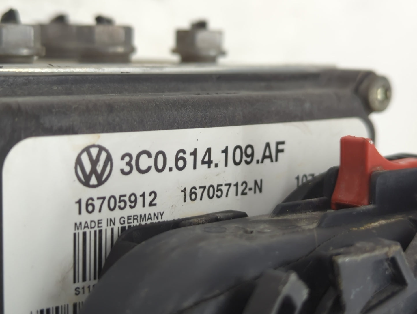 2009-2010 Volkswagen Passat ABS Pump Control Module Replacement P/N:3C0 614 109 AF Fits Fits 2009 2010 OEM Used Auto Parts -