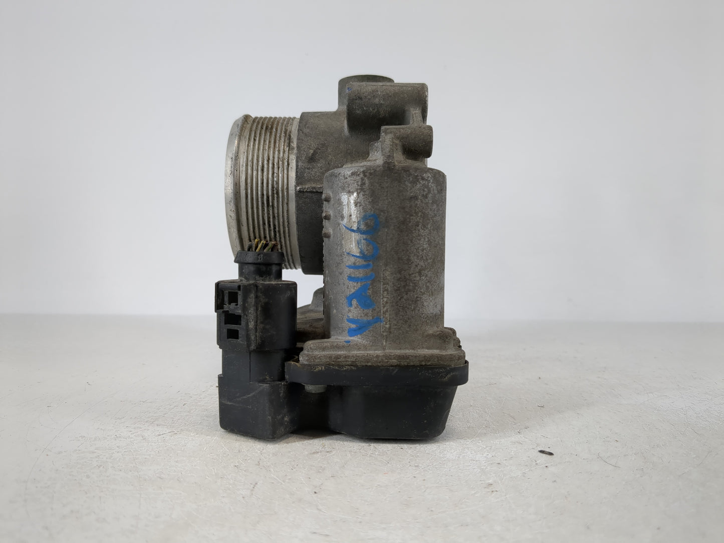2006-2010 Volkswagen Passat Throttle Body P/N:06F 133 062 J Fits OEM Used Auto Parts - Oemusedautoparts1.com