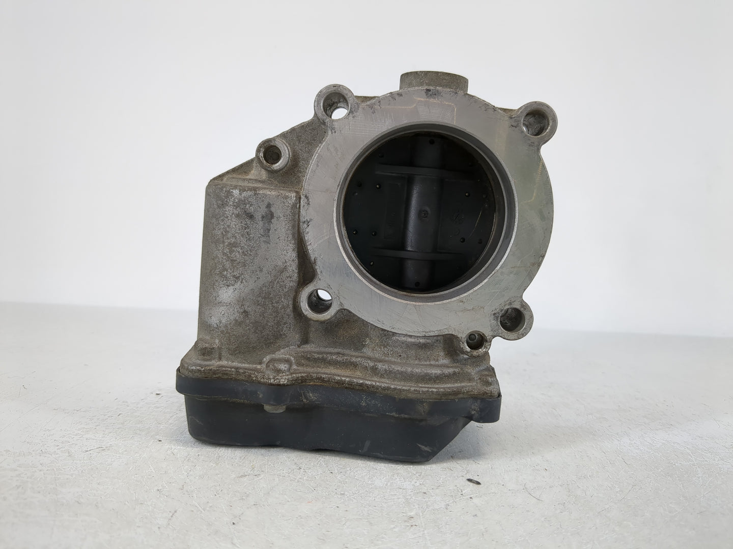 2006-2010 Volkswagen Passat Throttle Body P/N:06F 133 062 J Fits OEM Used Auto Parts - Oemusedautoparts1.com
