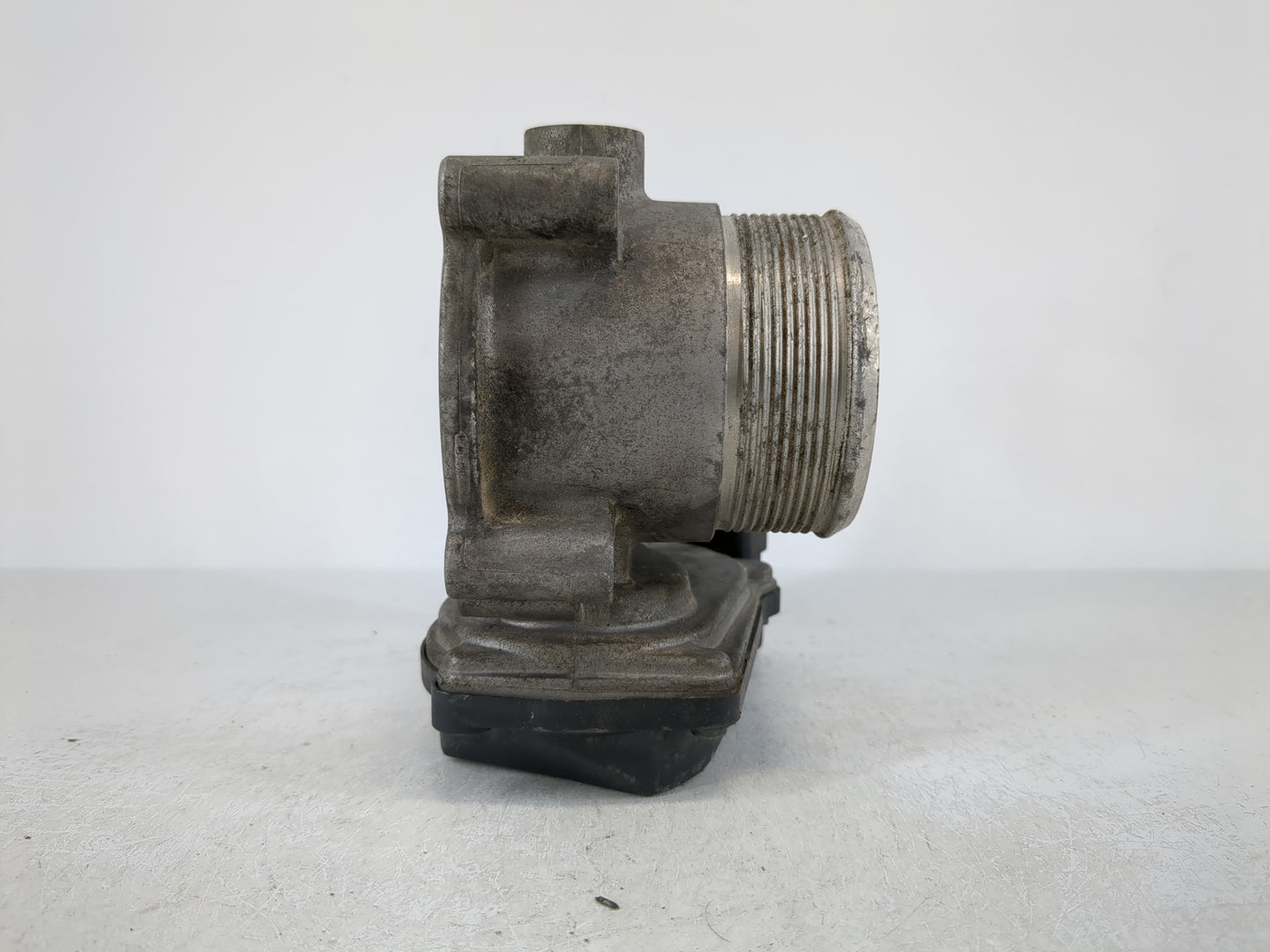2006-2010 Volkswagen Passat Throttle Body P/N:06F 133 062 J Fits OEM Used Auto Parts - Oemusedautoparts1.com