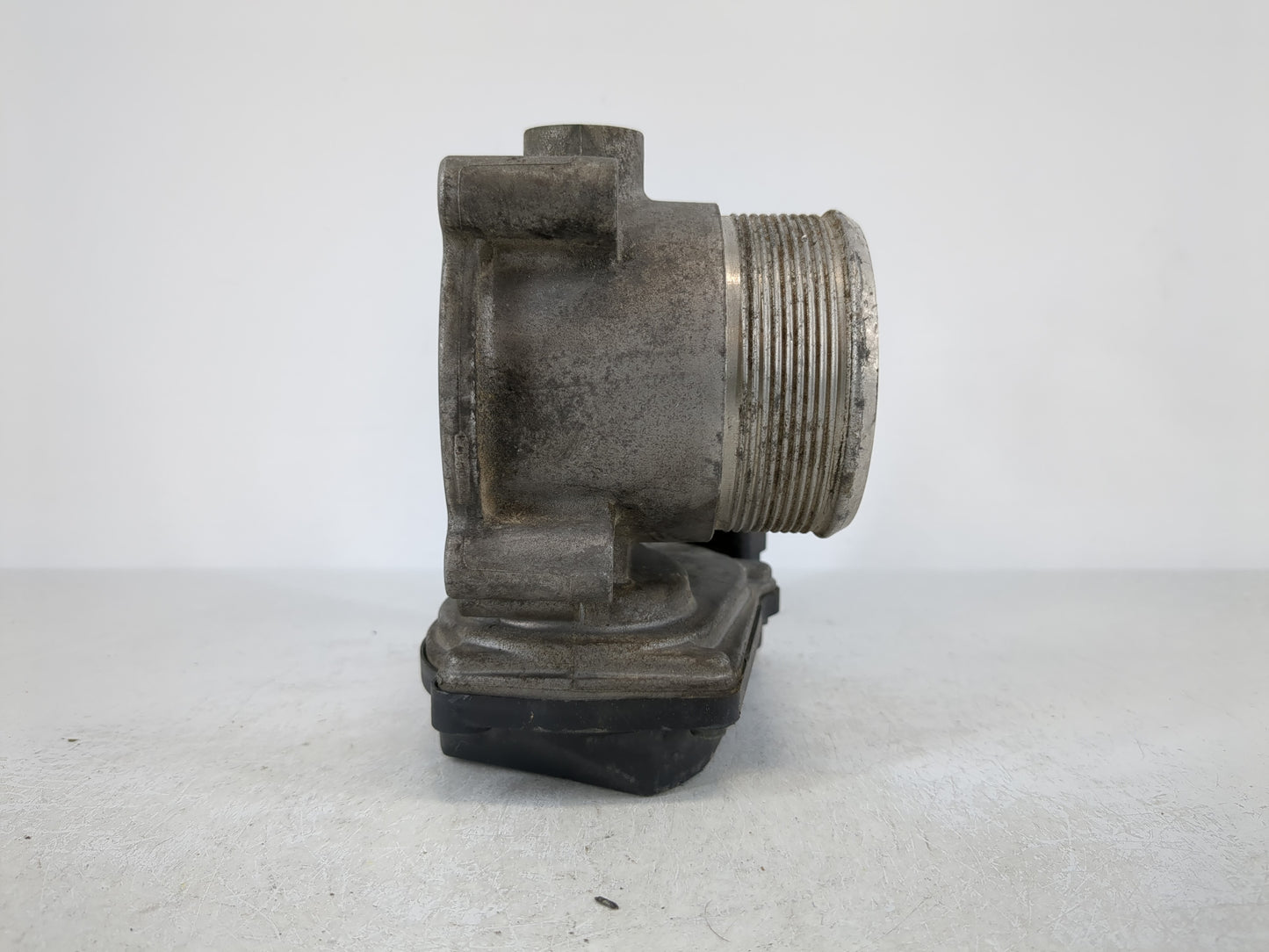 2006-2010 Volkswagen Passat Throttle Body P/N:06F 133 062 J Fits OEM Used Auto Parts - Oemusedautoparts1.com