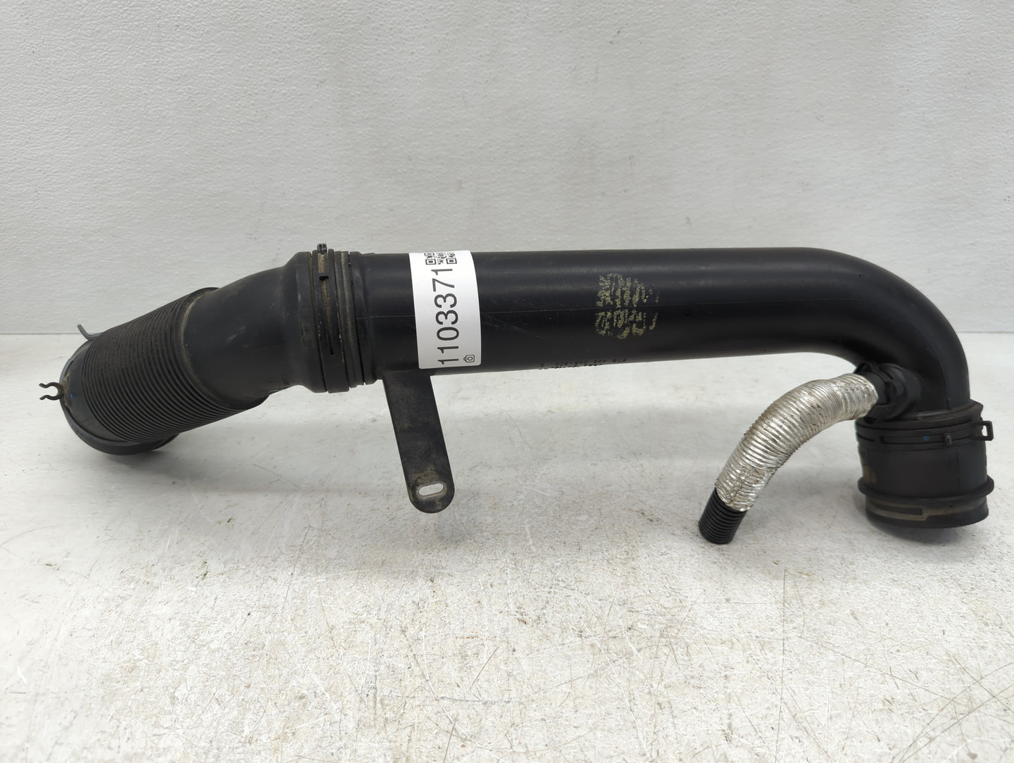 2010 Volkswagen Passat Air Cleaner Intake Duct Hose Tube - Oemusedautoparts1.com