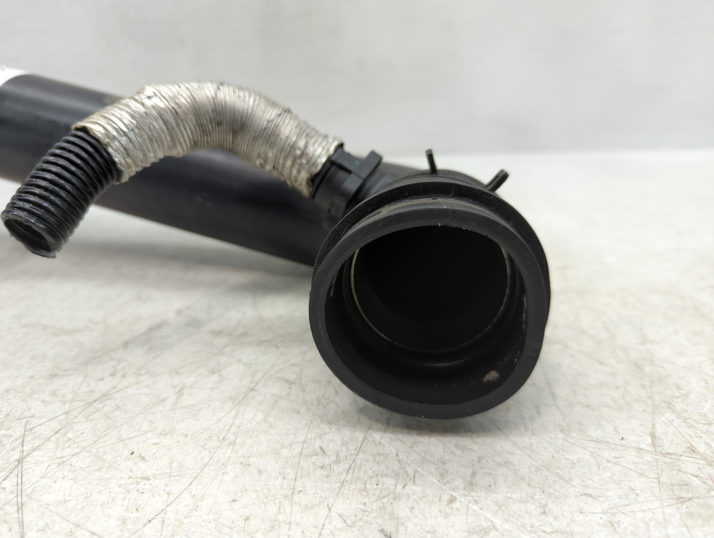 2010 Volkswagen Passat Air Cleaner Intake Duct Hose Tube - Oemusedautoparts1.com