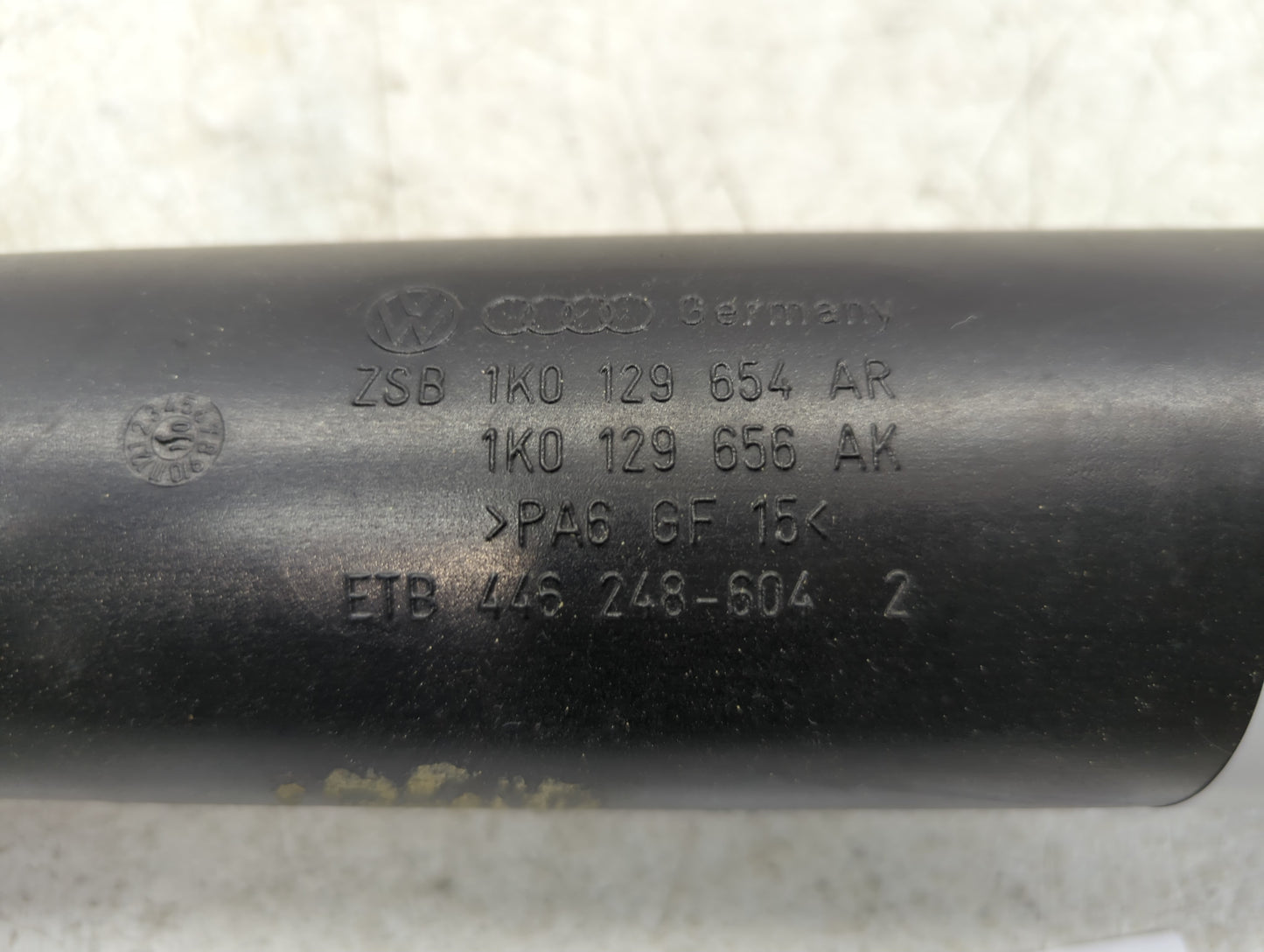 2010 Volkswagen Passat Air Cleaner Intake Duct Hose Tube - Oemusedautoparts1.com