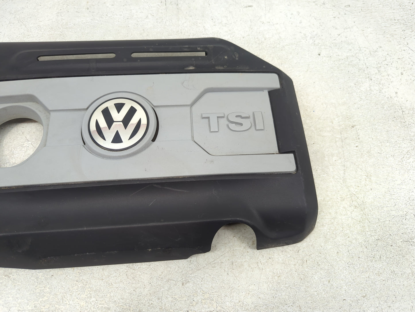 2010 Volkswagen Passat Engine Cover - Oemusedautoparts1.com
