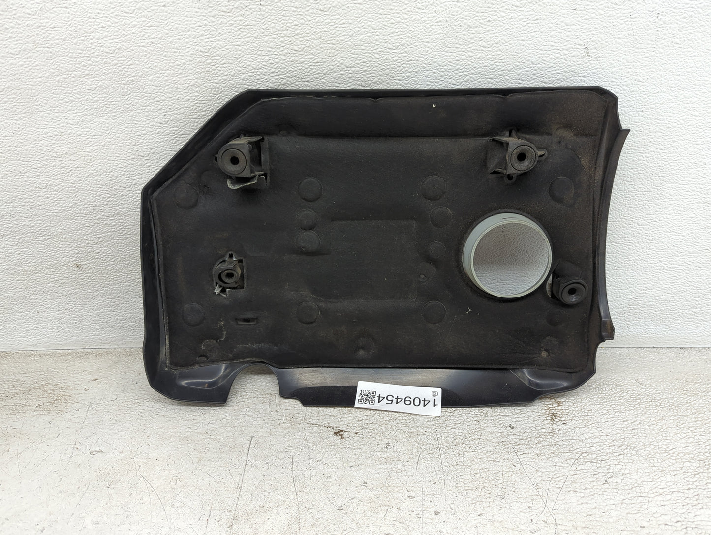 2010 Volkswagen Passat Engine Cover - Oemusedautoparts1.com