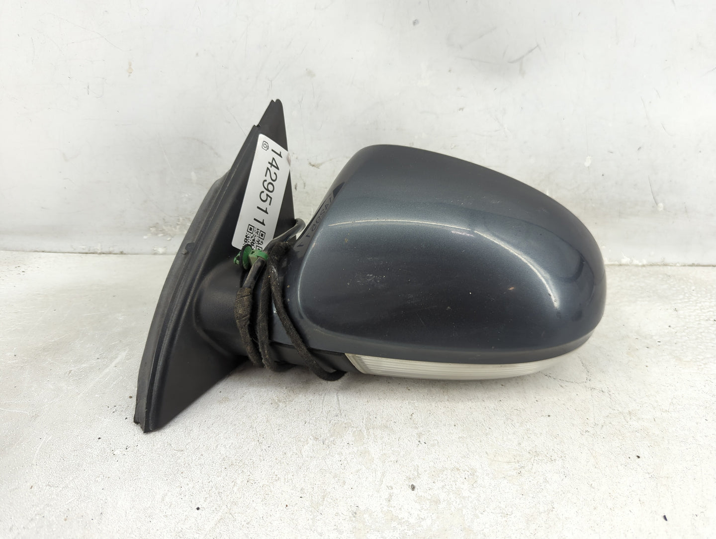 2006-2010 Volkswagen Passat Driver Side View Mirror - Left Door Mirror OEM Used - Oemusedautoparts1.com