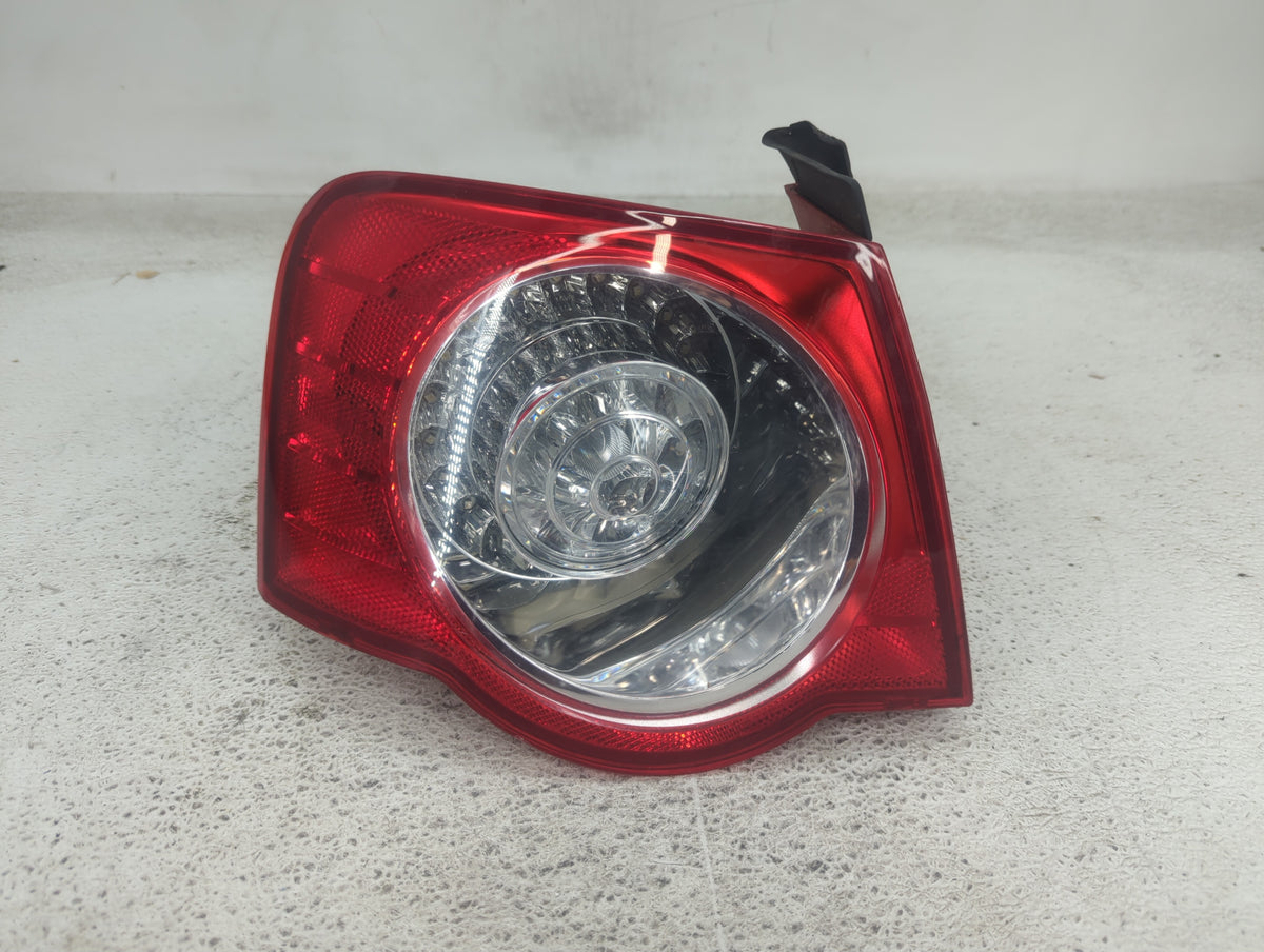 2008 Volkswagen Passat Passenger Right Side Deck Lid Mounted Tail Light 1435544 - Oemusedautoparts1.com