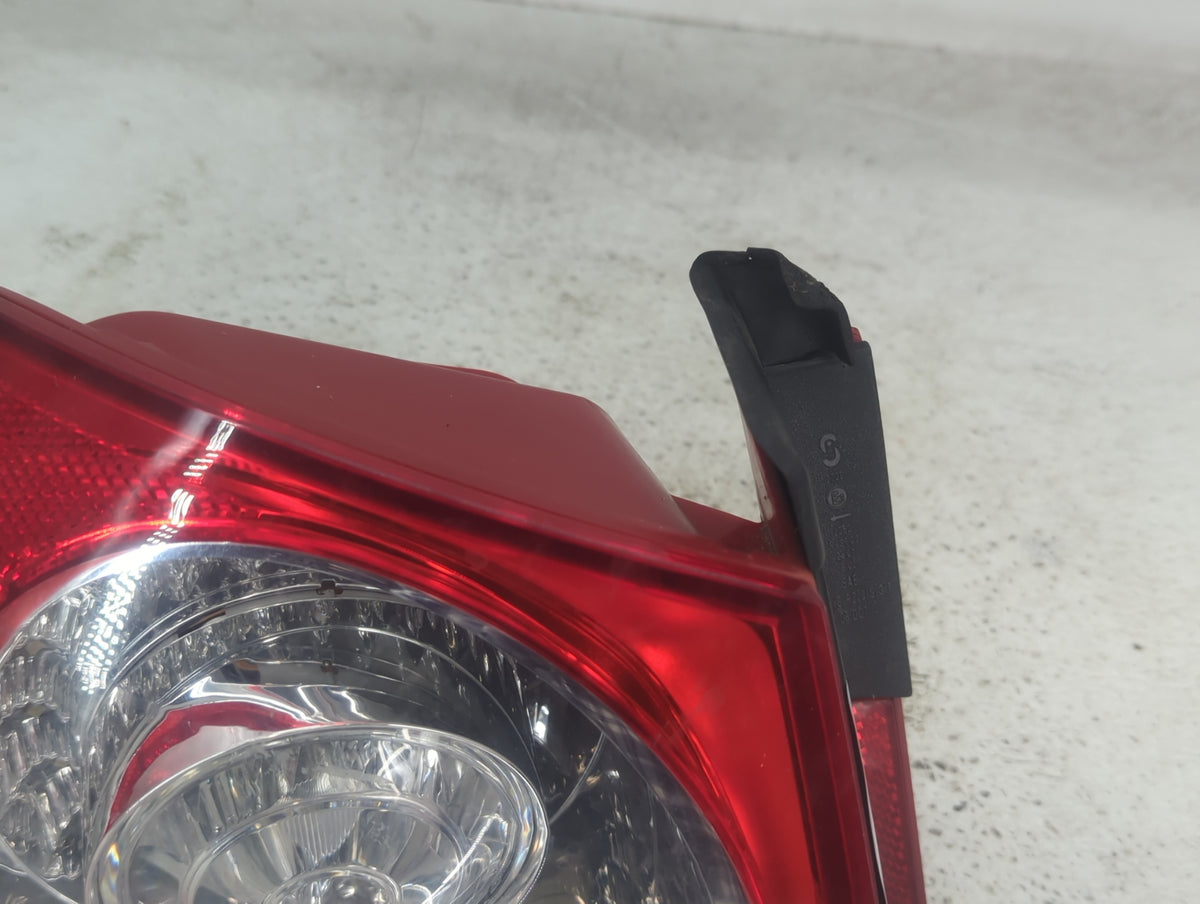 2008 Volkswagen Passat Passenger Right Side Deck Lid Mounted Tail Light 1435544 - Oemusedautoparts1.com