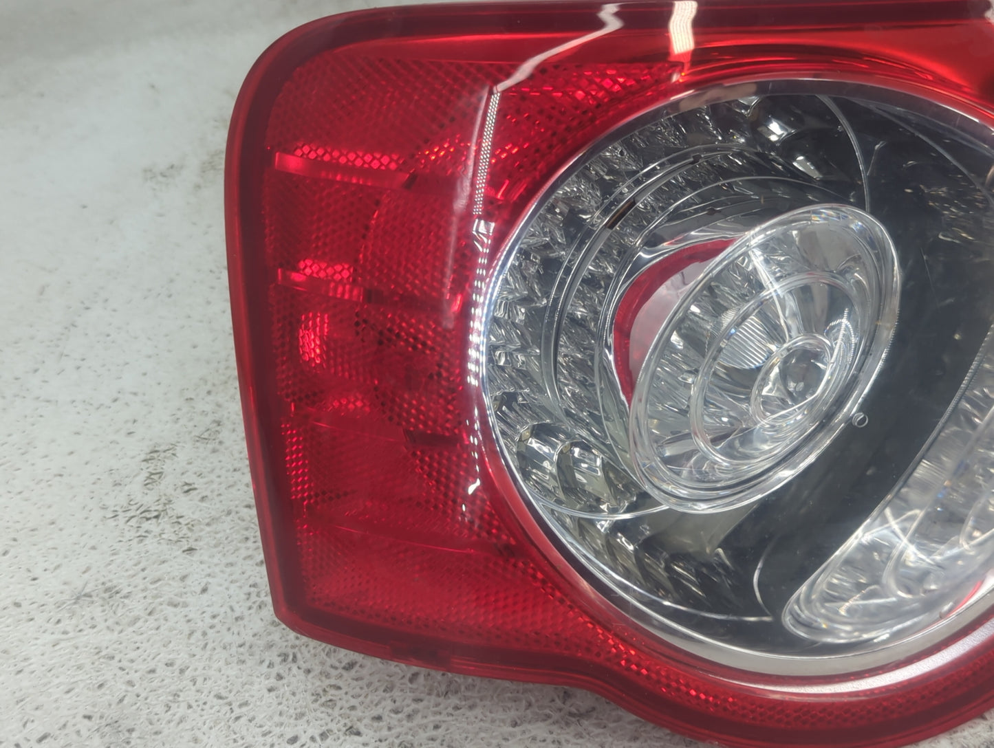2008 Volkswagen Passat Passenger Right Side Deck Lid Mounted Tail Light 1435544 - Oemusedautoparts1.com