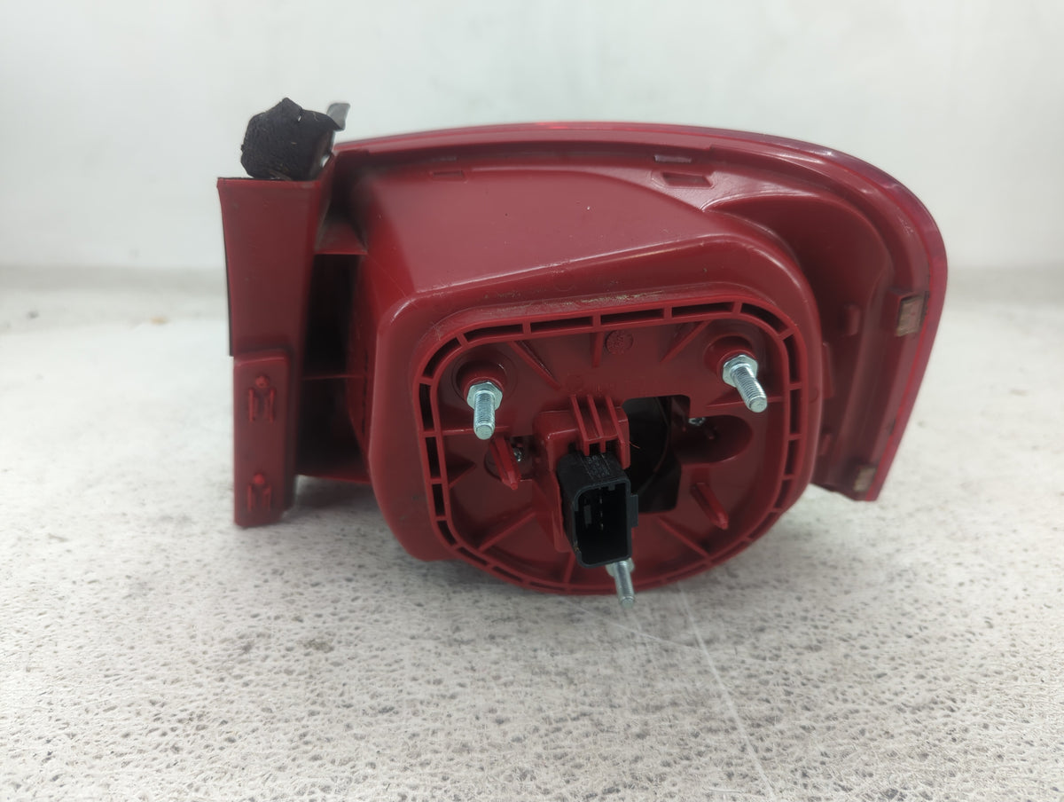 2008 Volkswagen Passat Passenger Right Side Deck Lid Mounted Tail Light 1435544 - Oemusedautoparts1.com