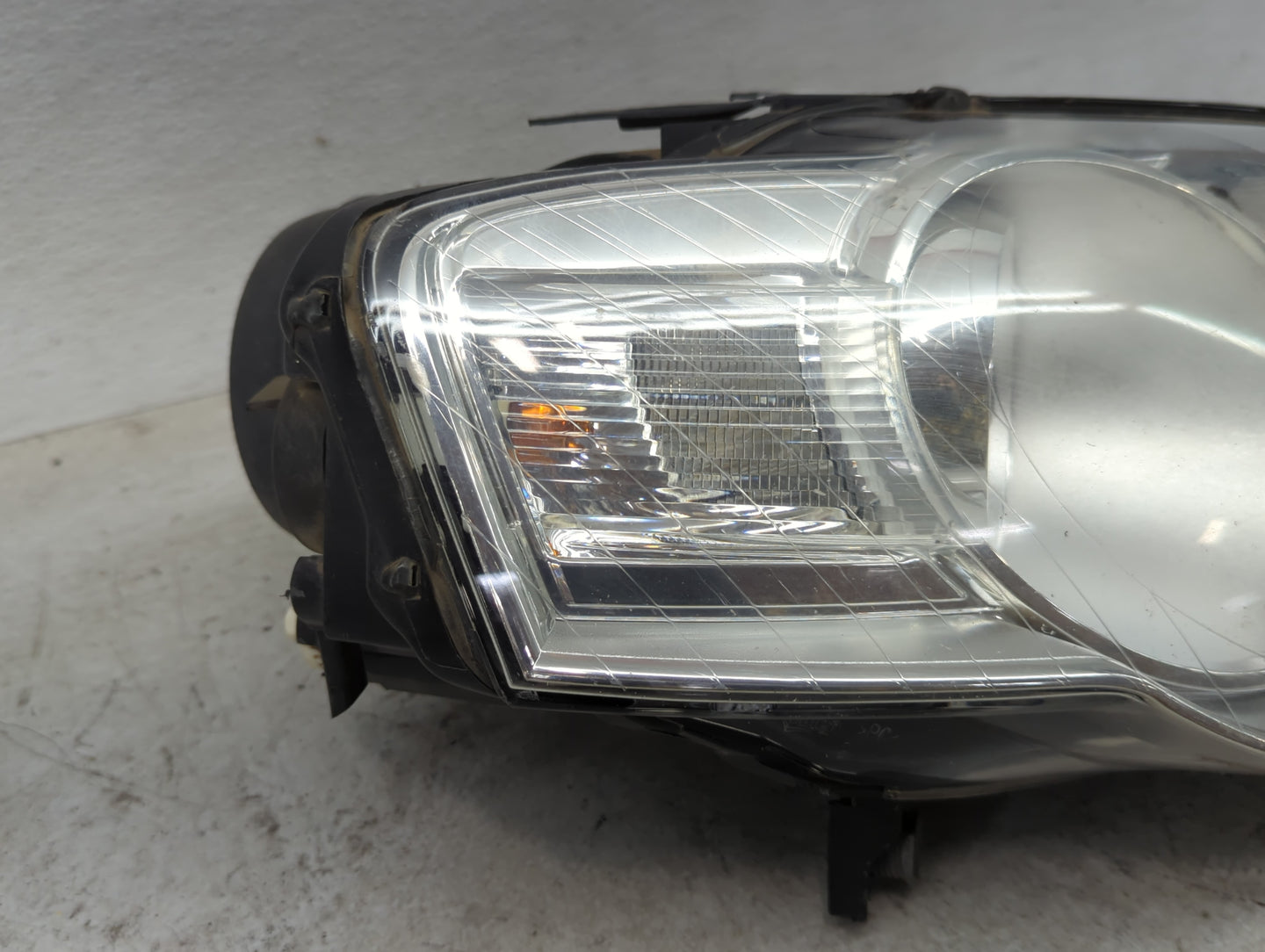 2008 Volkswagen Passat Passenger Right Oem Head Light Headlight Lamp - Oemusedautoparts1.com