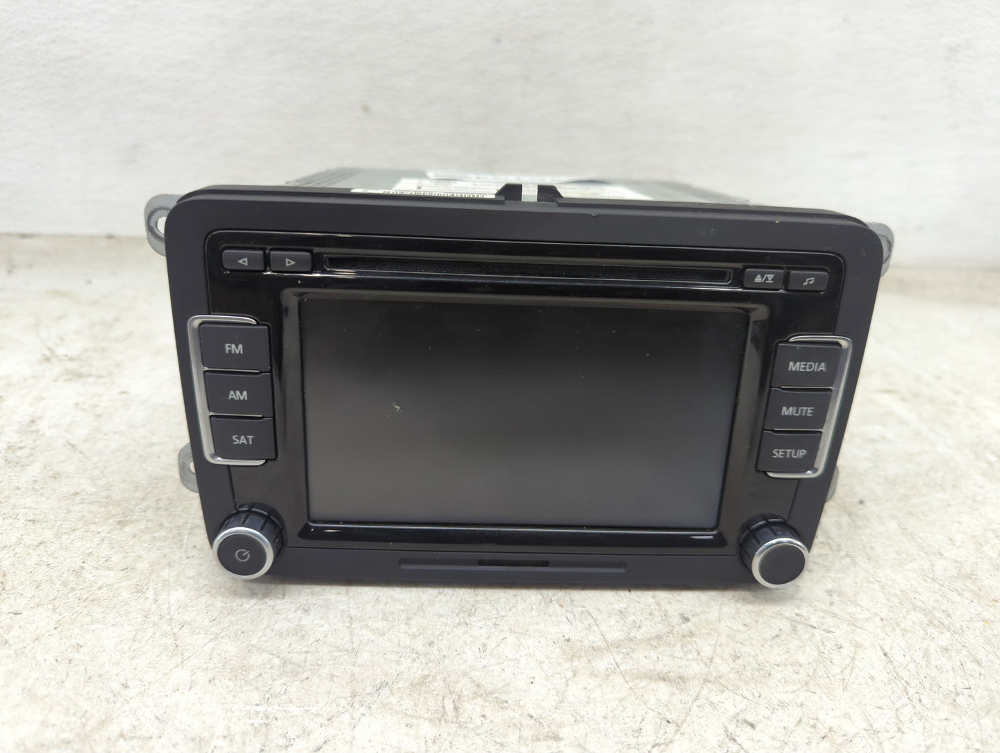 2010 Volkswagen Passat Radio AM FM Cd Player Receiver Replacement P/N:1K0035180AC 28242585 Fits OEM Used Auto Parts - Oemuse