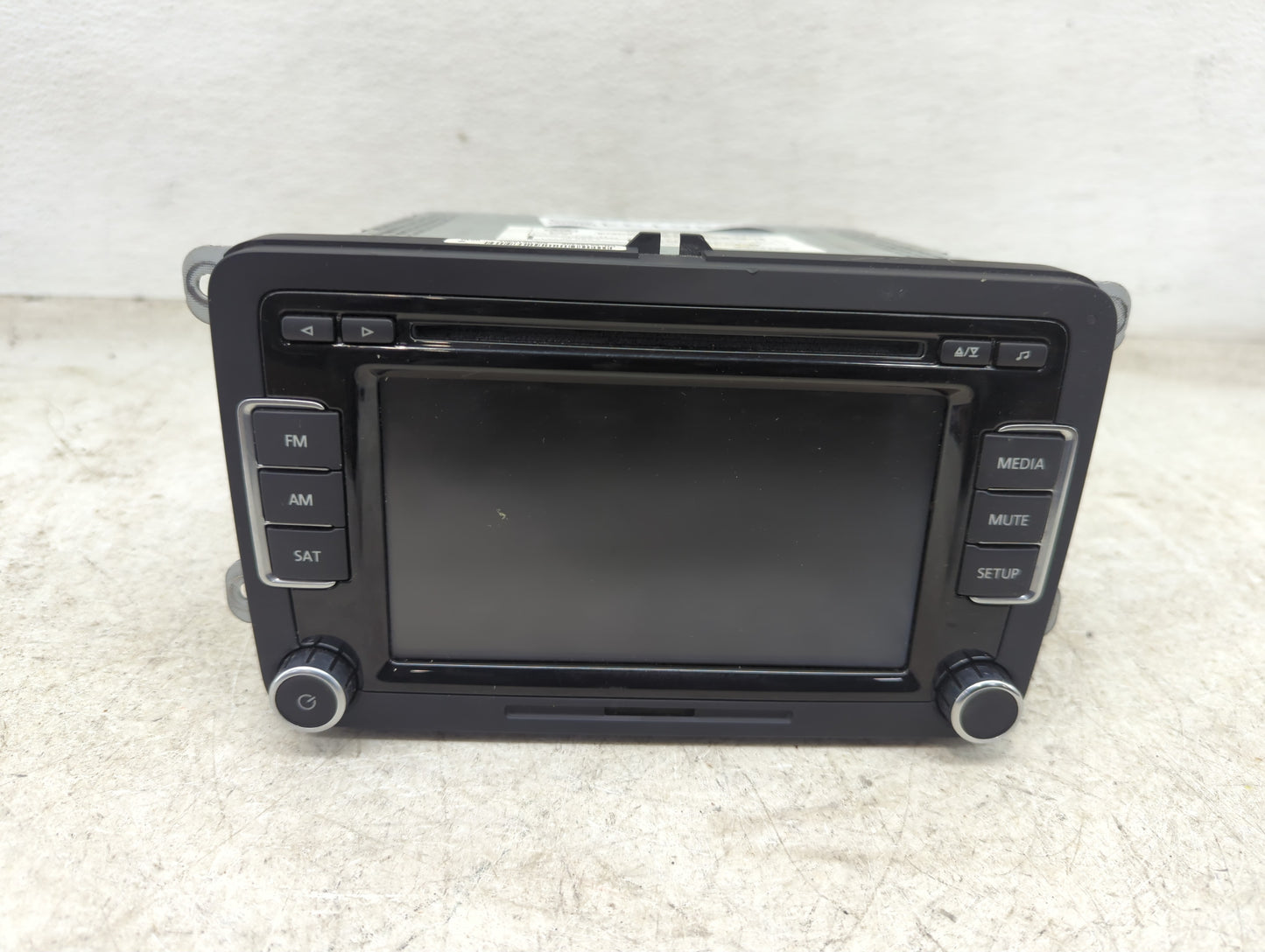 2010 Volkswagen Passat Radio AM FM Cd Player Receiver Replacement P/N:1K0035180AC 28242585 Fits OEM Used Auto Parts - Oemuse