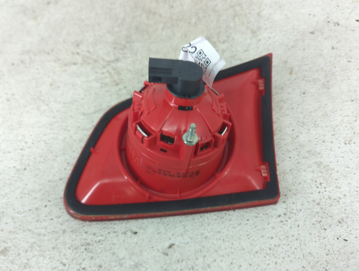 2006-2010 Volkswagen Passat Driver Left Side Deck Lid Mounted Tail Light 1502322 - Oemusedautoparts1.com