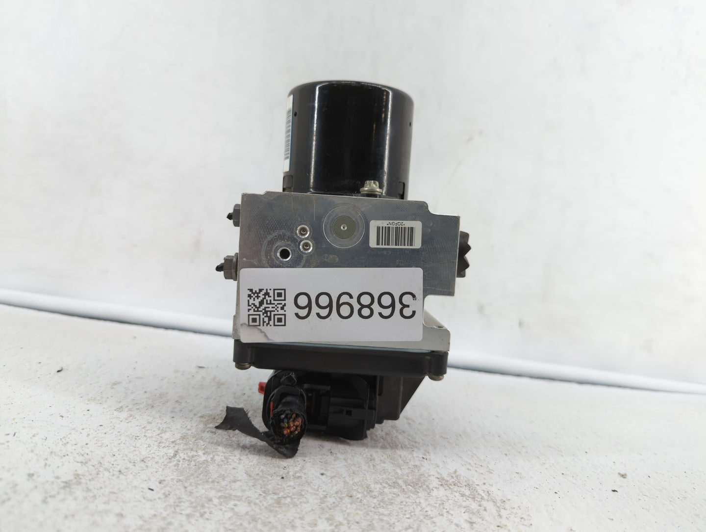 2009-2010 Volkswagen Passat ABS Pump Control Module Replacement P/N:3C0.614.109.T 3C0614109T, 3C0.614.109.P Fits Fits 2009 2