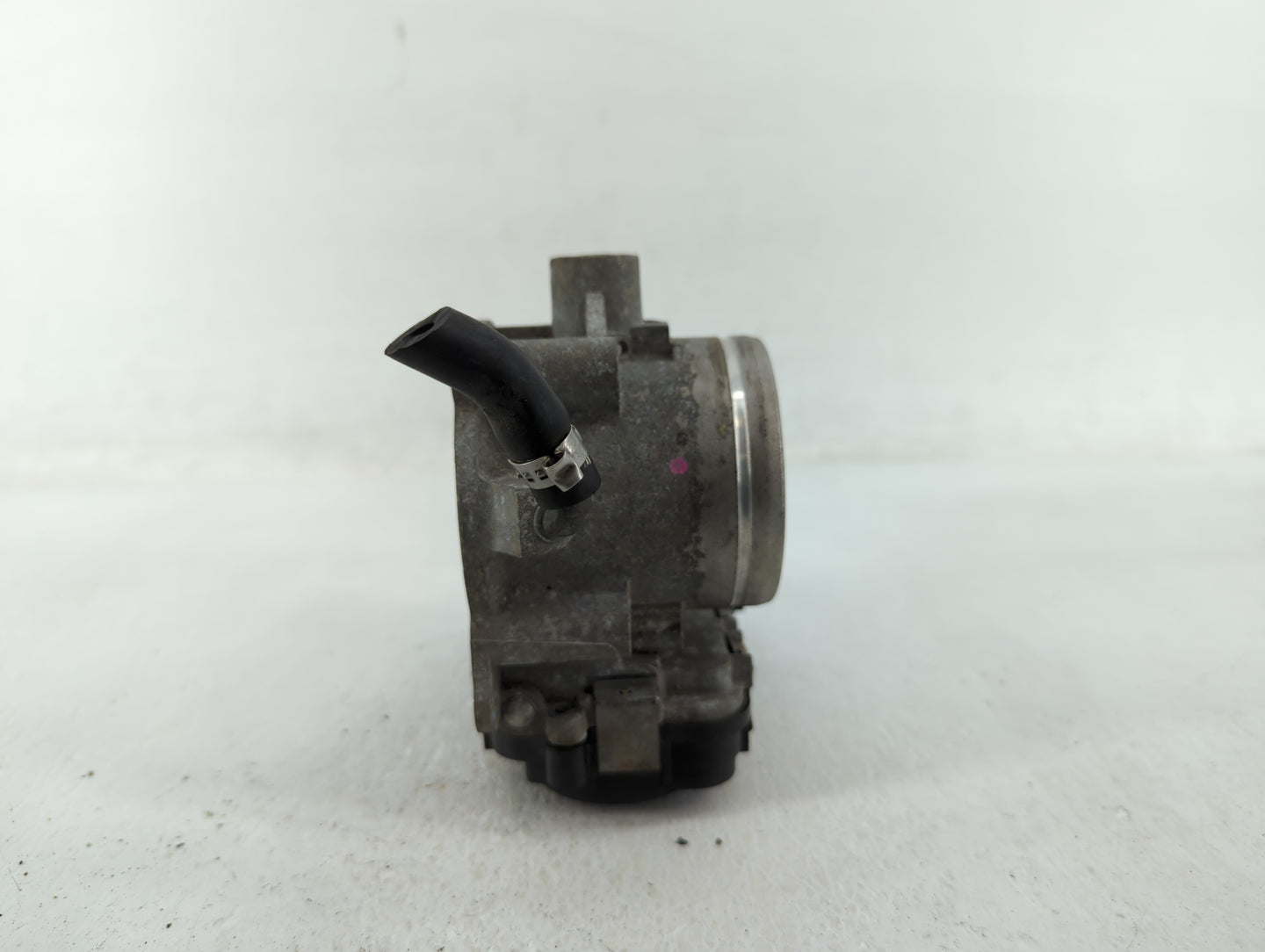 2008-2010 Volkswagen Passat Throttle Body P/N:03H133062C Fits OEM Used Auto Parts - Oemusedautoparts1.com