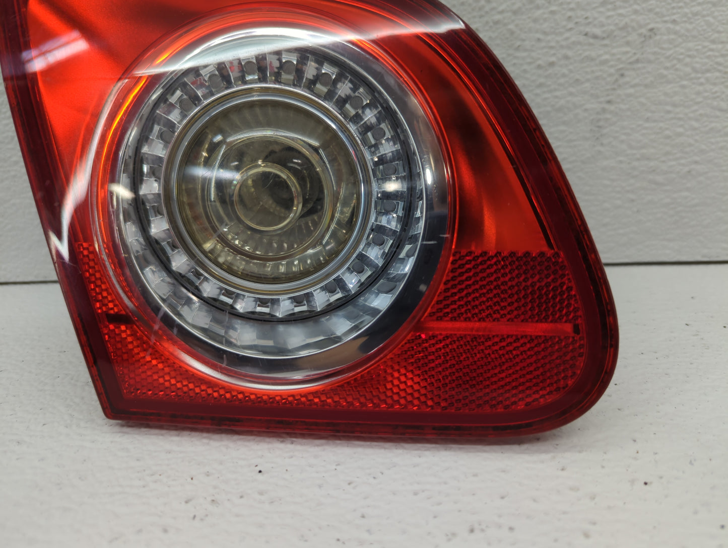 2006-2010 Volkswagen Passat Tail Light Assembly Driver Left OEM P/N:ZSB 3C5 945 093 F ZSB 3C5 945 093 D Fits OEM Used Auto P