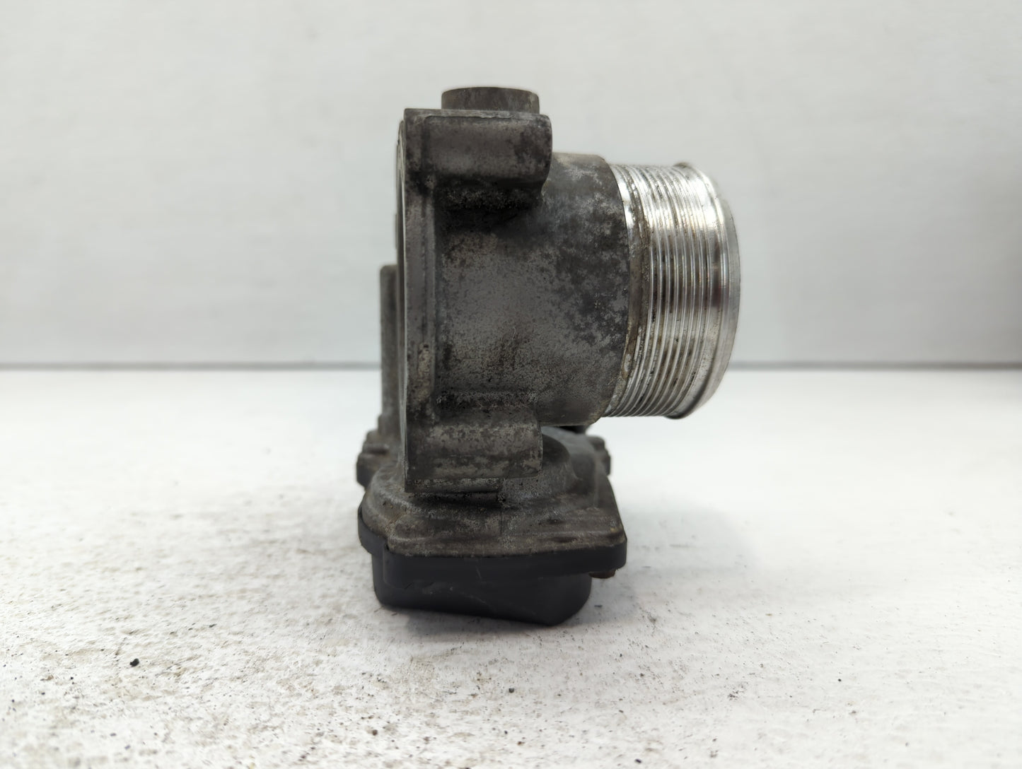 2006-2010 Volkswagen Passat Throttle Body P/N:06F 133 062 Q 06F 133 062 J Fits OEM Used Auto Parts - Oemusedautoparts1.com