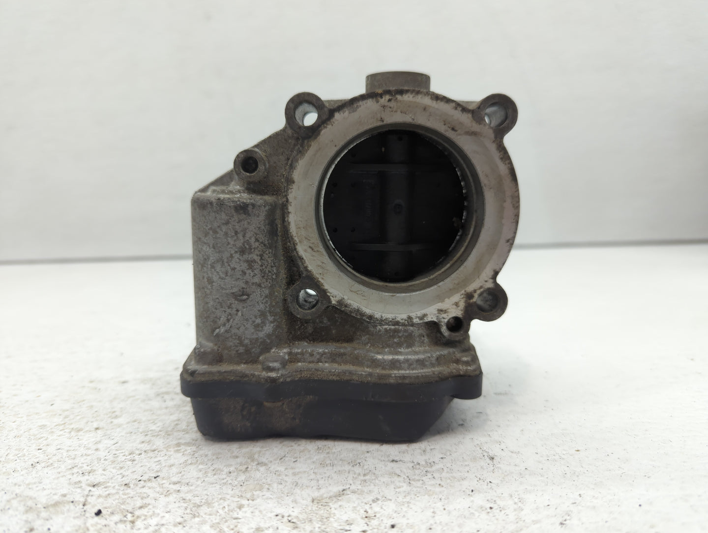 2006-2010 Volkswagen Passat Throttle Body P/N:06F 133 062 Q 06F 133 062 J Fits OEM Used Auto Parts - Oemusedautoparts1.com