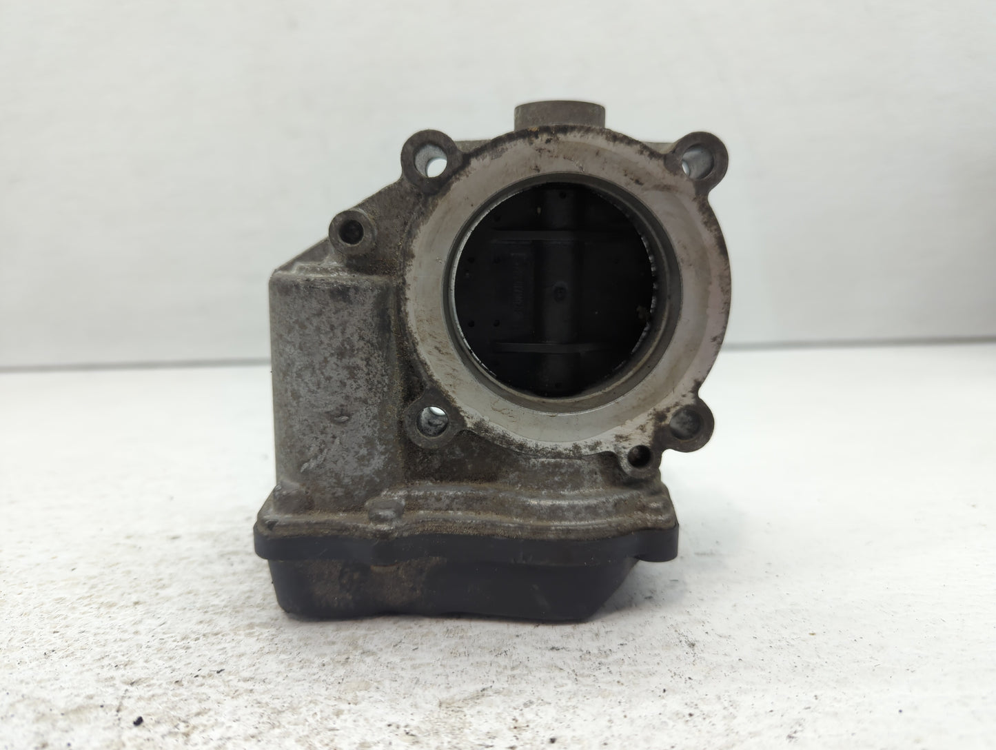 2006-2010 Volkswagen Passat Throttle Body P/N:06F 133 062 Q 06F 133 062 J Fits OEM Used Auto Parts - Oemusedautoparts1.com