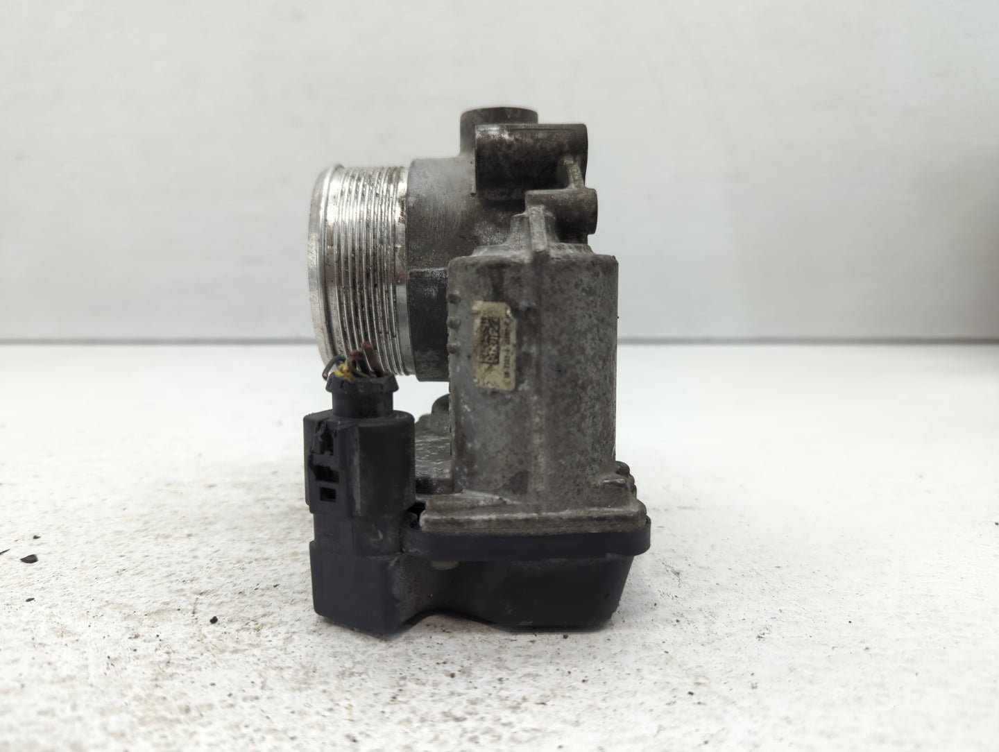 2006-2010 Volkswagen Passat Throttle Body P/N:06F 133 062 Q 06F 133 062 J Fits OEM Used Auto Parts - Oemusedautoparts1.com