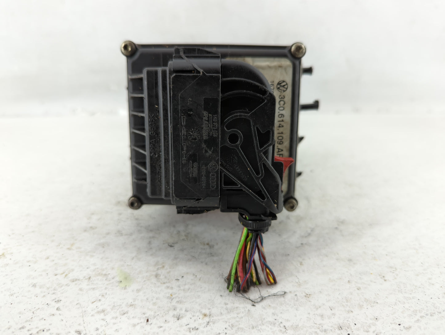 2009-2010 Volkswagen Passat ABS Pump Control Module Replacement P/N:3C0.614.109.T 3C0614109T, 3C0.614.109.P Fits Fits 2009 2