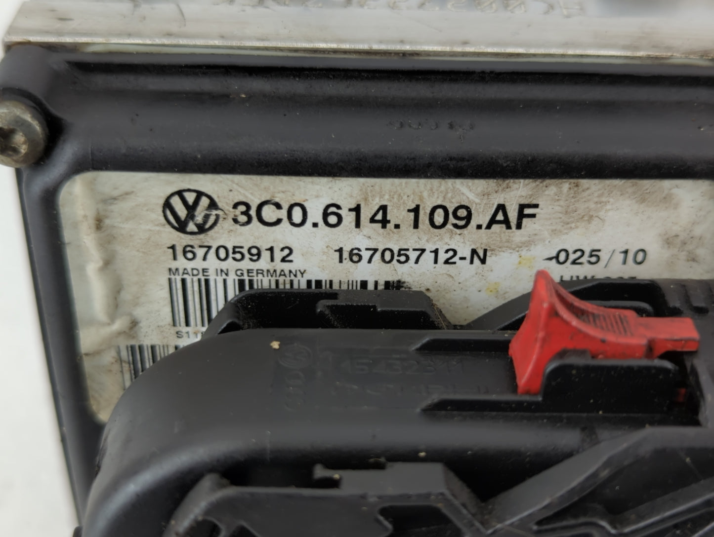 2009-2010 Volkswagen Passat ABS Pump Control Module Replacement P/N:3C0.614.109.T 3C0614109T, 3C0.614.109.P Fits Fits 2009 2