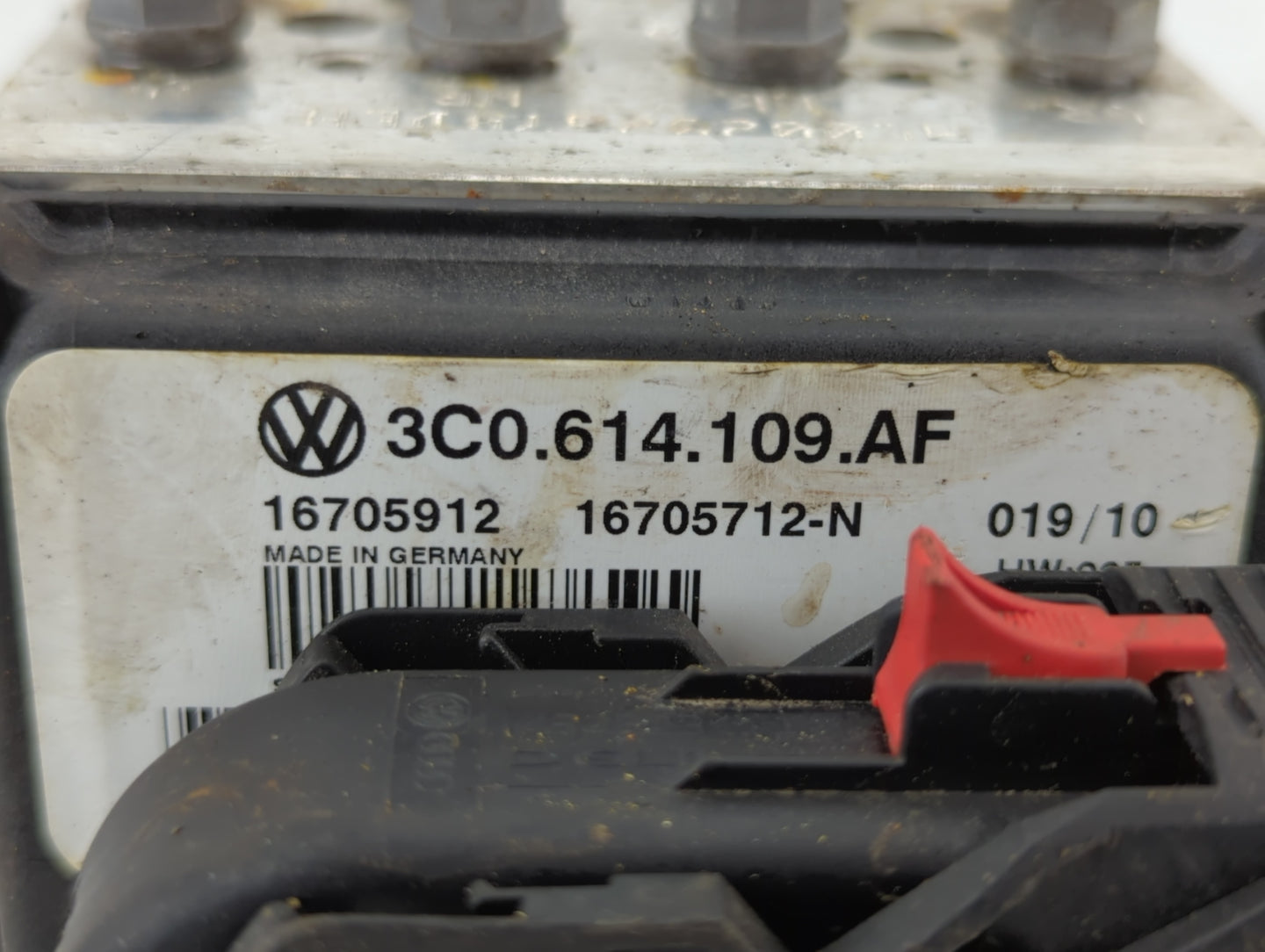 2009-2010 Volkswagen Passat ABS Pump Control Module Replacement P/N:3C0 614 109 AF Fits Fits 2009 2010 OEM Used Auto Parts -