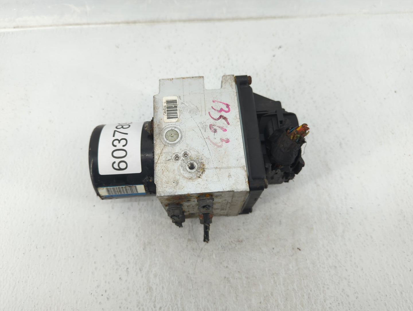 2009-2010 Volkswagen Passat ABS Pump Control Module Replacement P/N:3C0 614 109 AF Fits Fits 2009 2010 OEM Used Auto Parts -