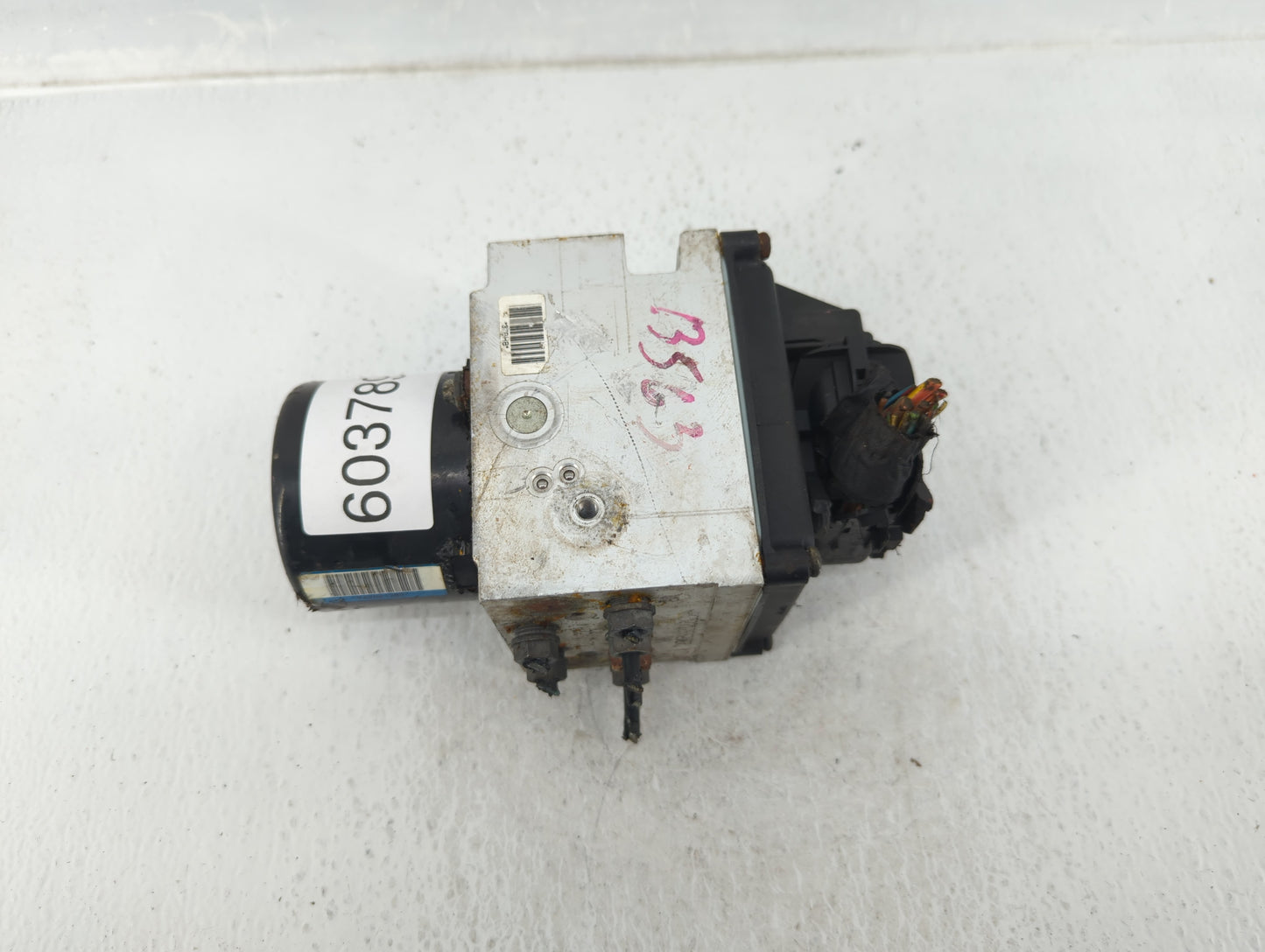 2009-2010 Volkswagen Passat ABS Pump Control Module Replacement P/N:3C0 614 109 AF Fits Fits 2009 2010 OEM Used Auto Parts -